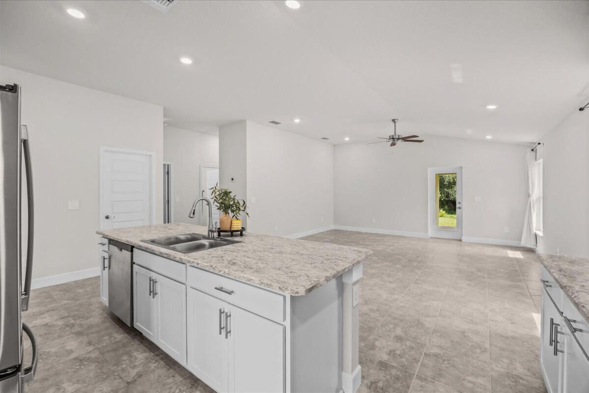 5216 Vespera Street Property Photo 7
