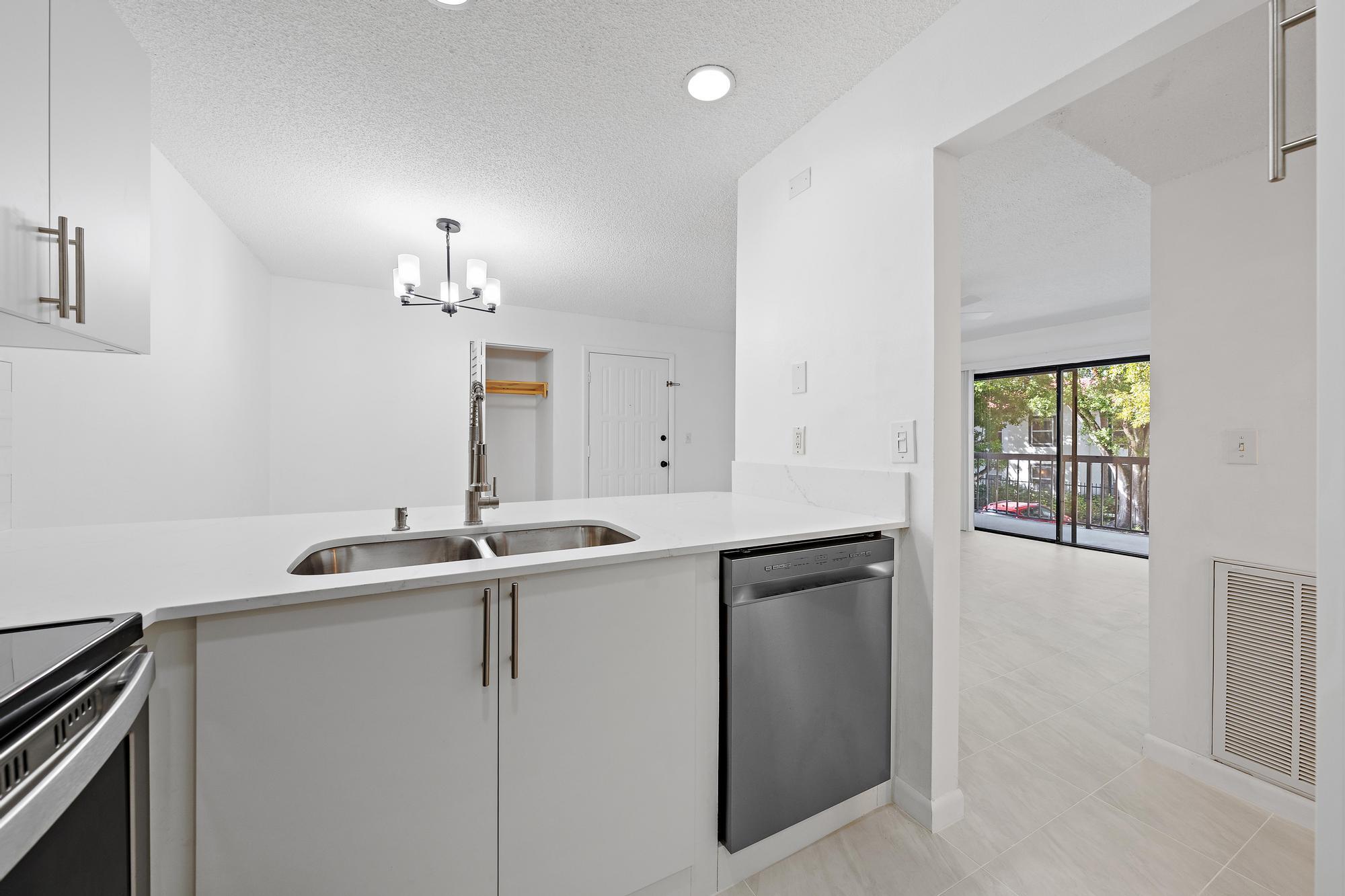 3402 Gardens E Drive Property Photo 2