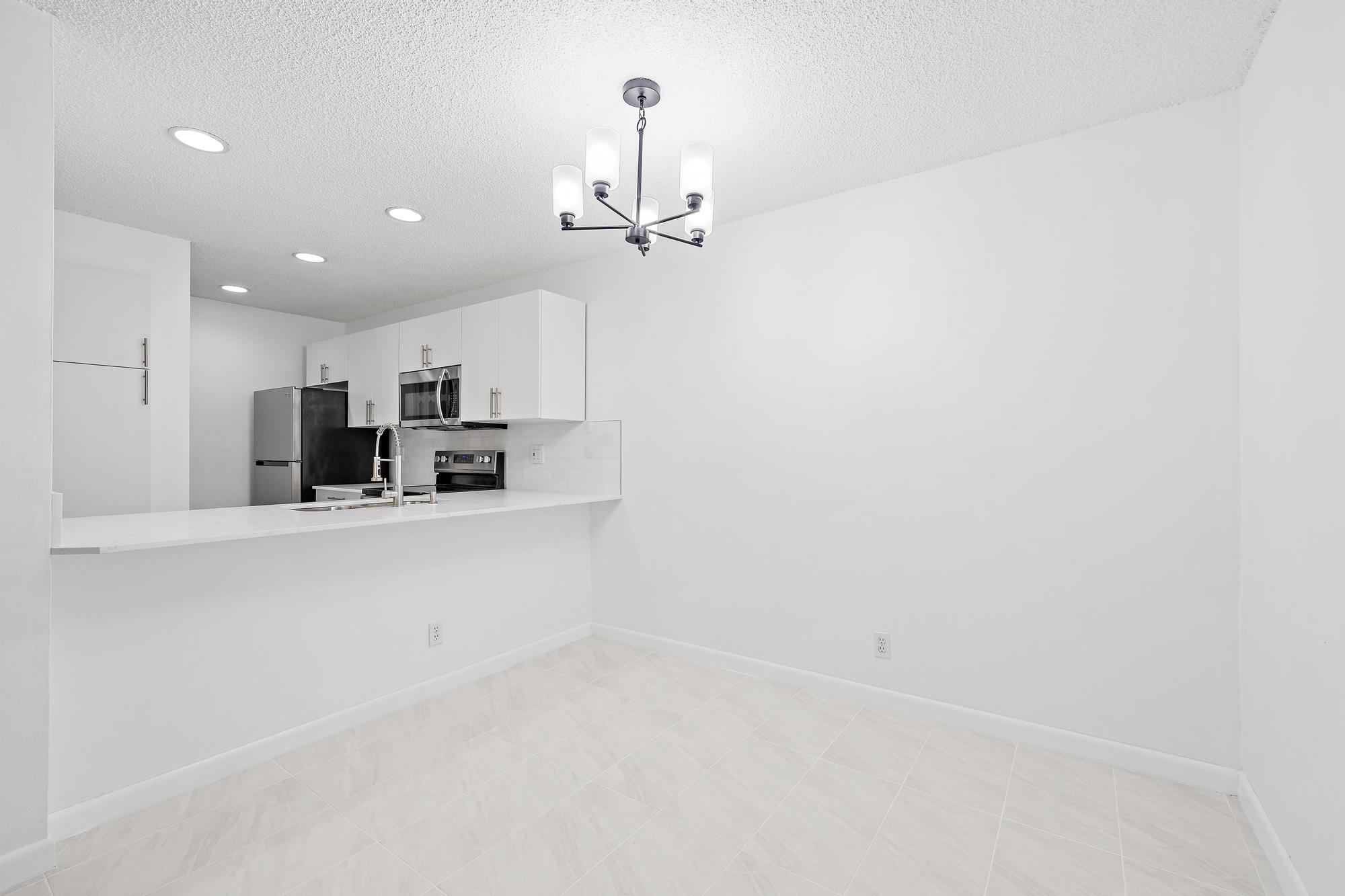 3402 Gardens E Drive Property Photo 3