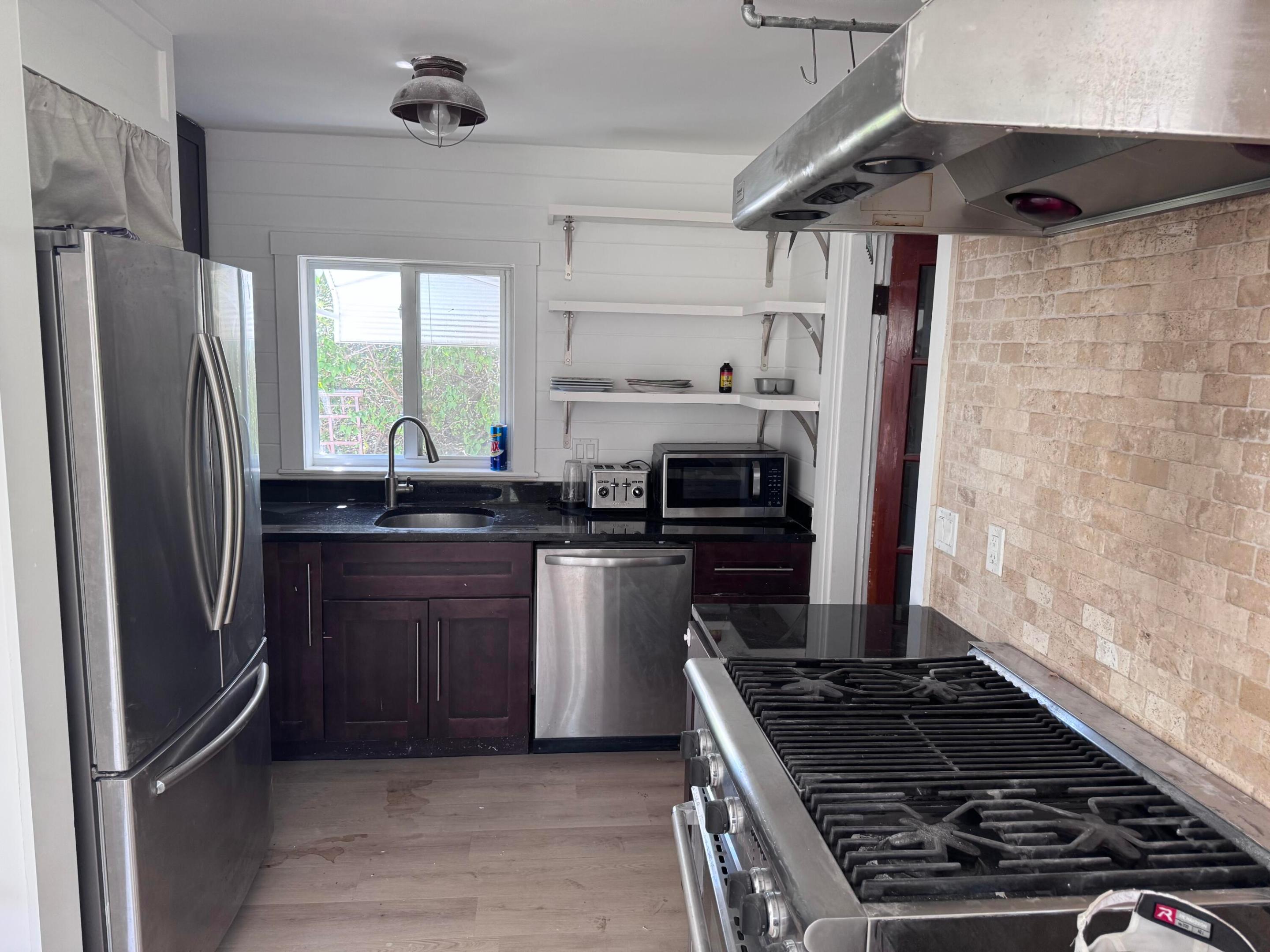 400 47th Street Property Photo 8