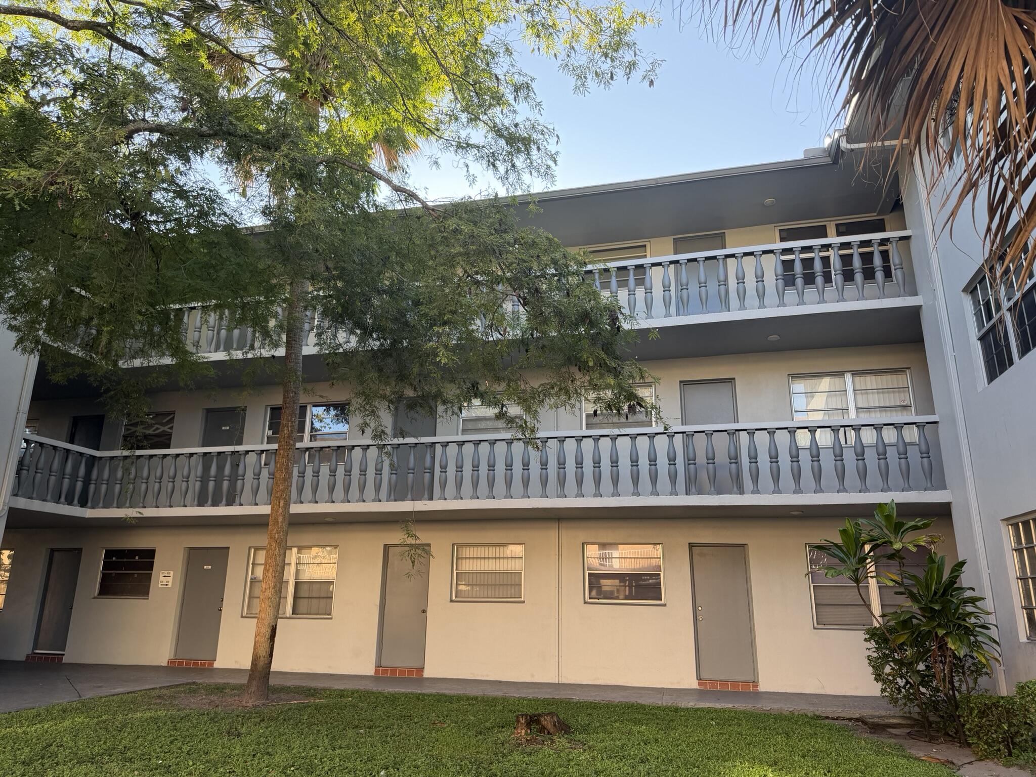 900 Tallwood Avenue 107 Property Photo 3