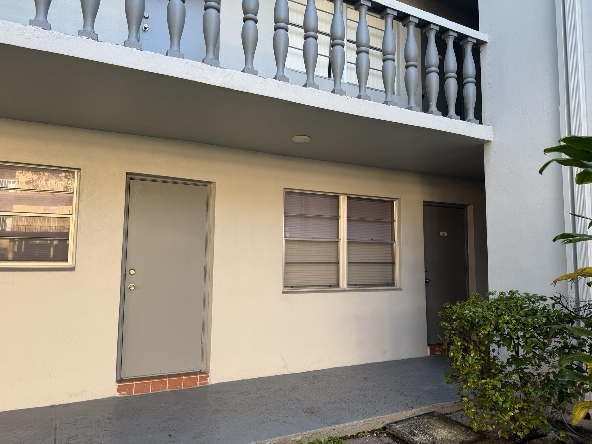 900 Tallwood Avenue 107 Property Photo 4