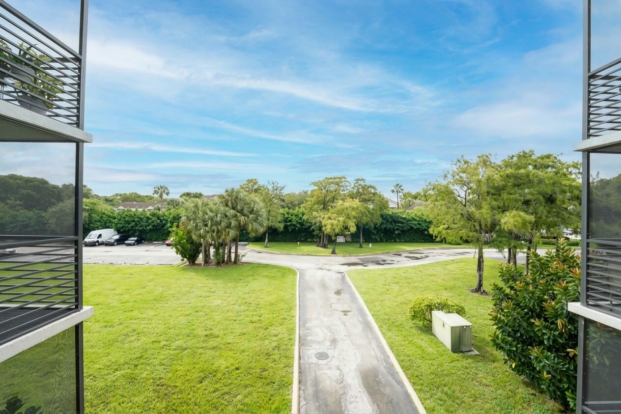 3700 N Pine Island Road 307 Property Photo 6