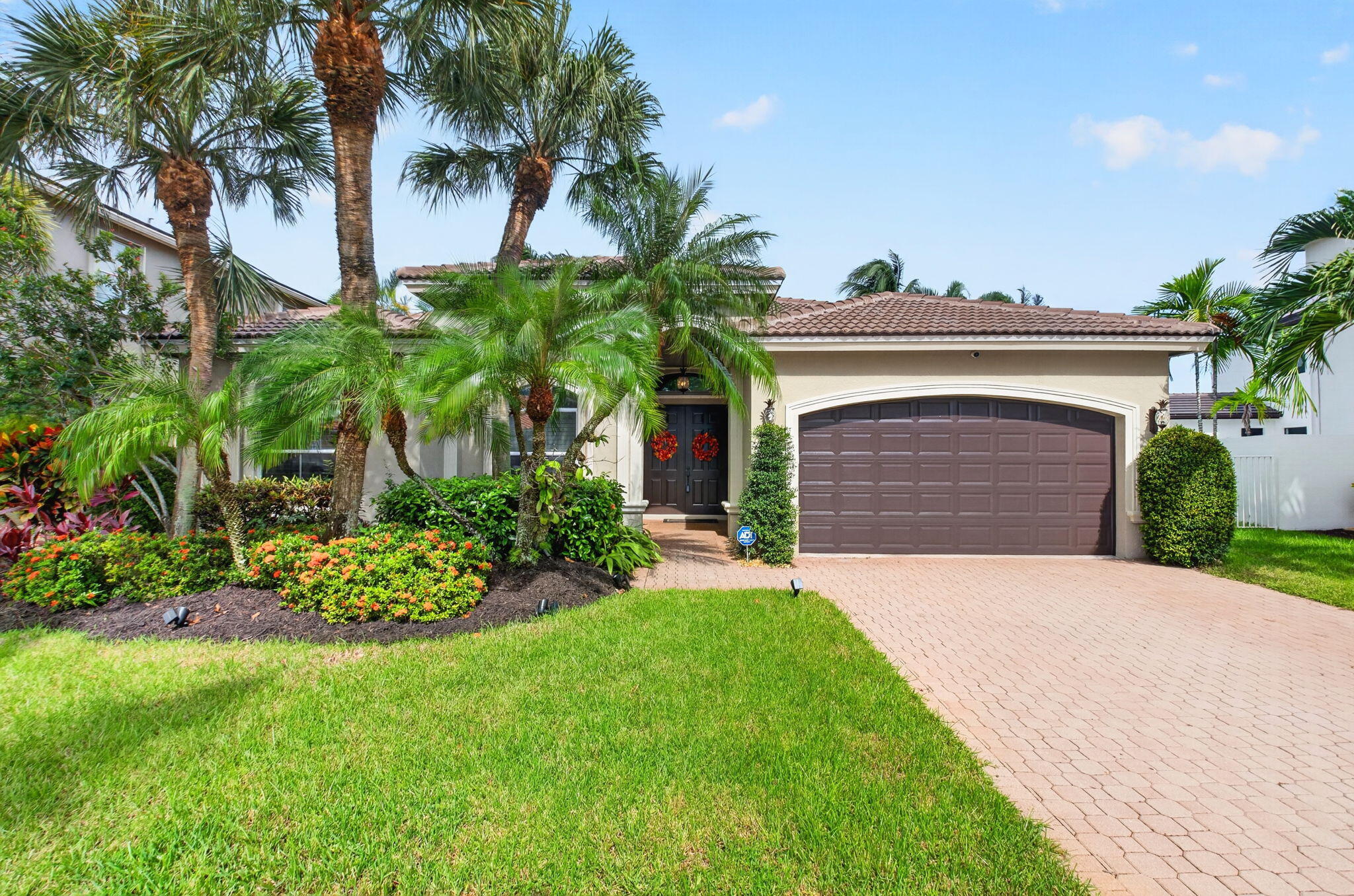 6634 Houlton Circle Property Photo 1