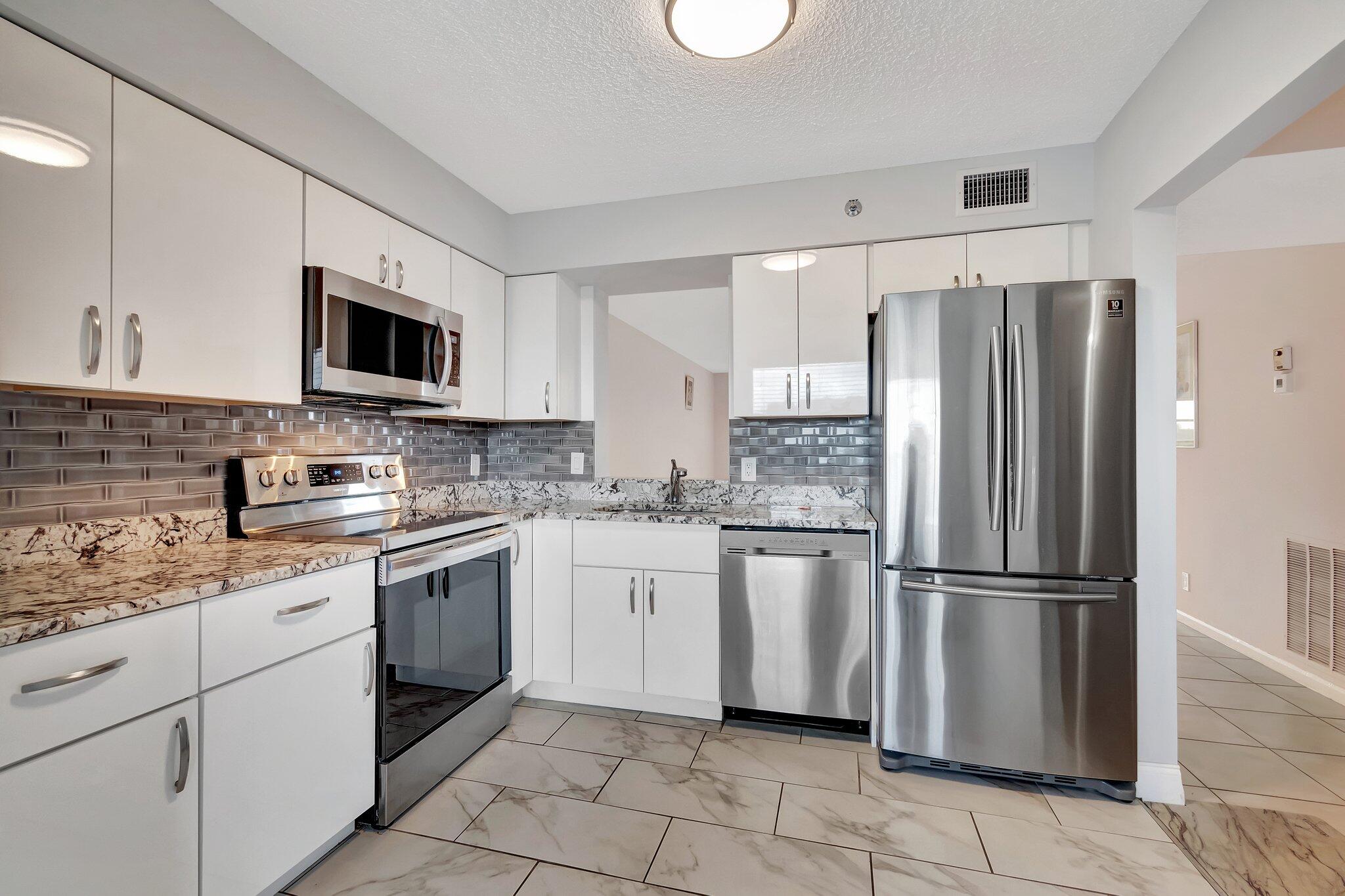 14623 Bonaire Boulevard 502 Property Photo 1