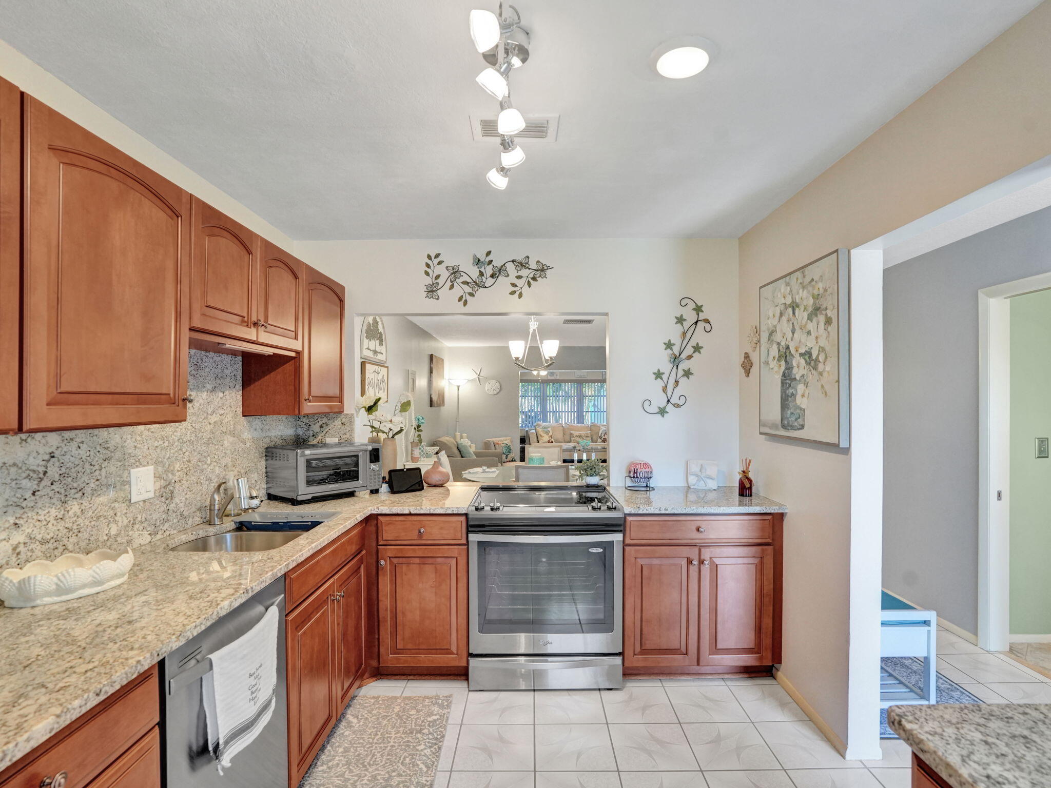 2886 Fernley Drive E 48 Property Photo 10