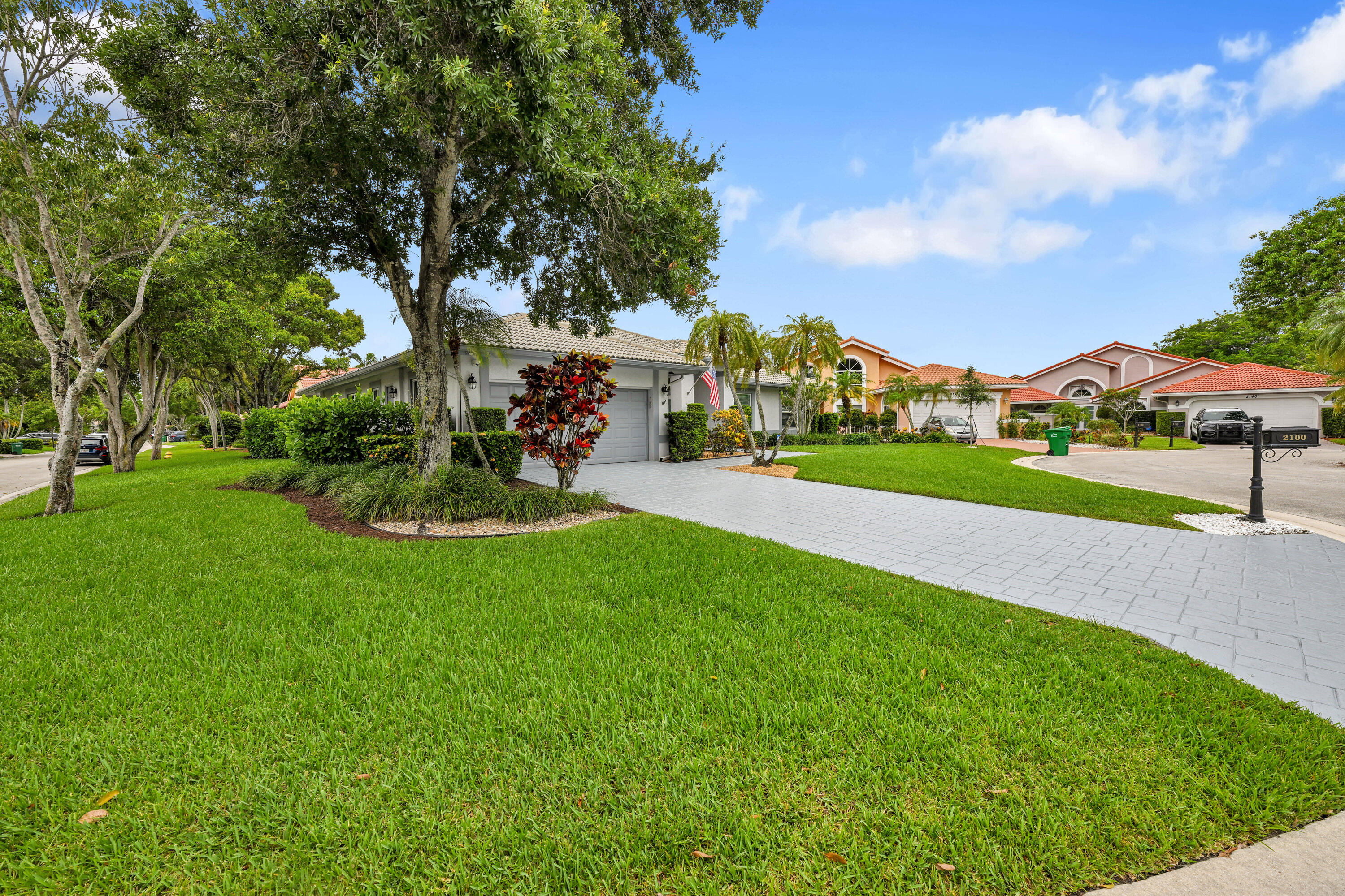 2100 Oakmont Terrace Property Photo 17