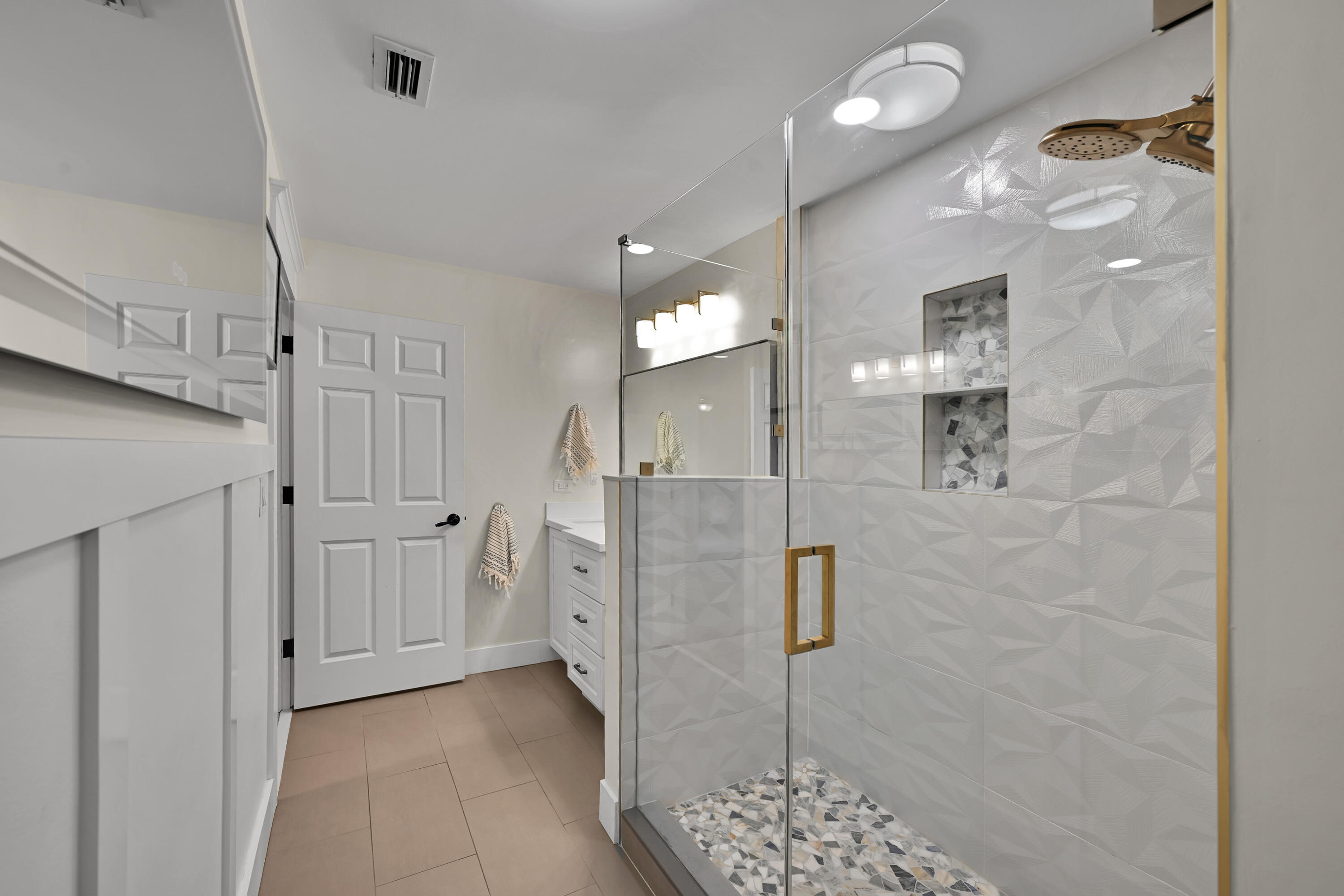 2100 Oakmont Terrace Property Photo 44