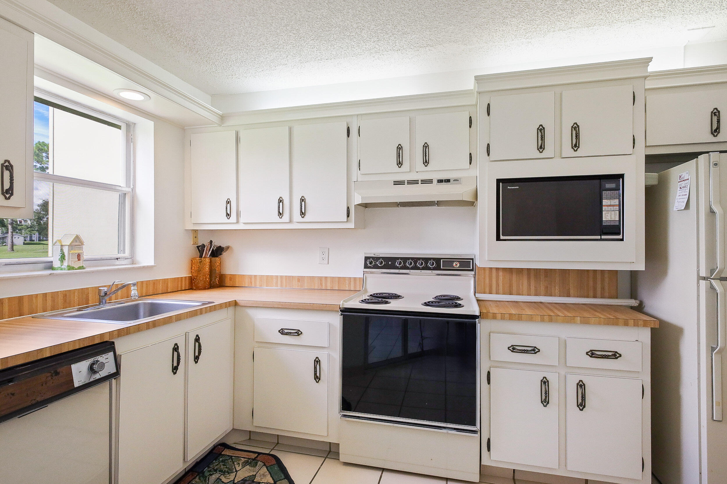 3951 Via Poinciana 114 Property Photo 4