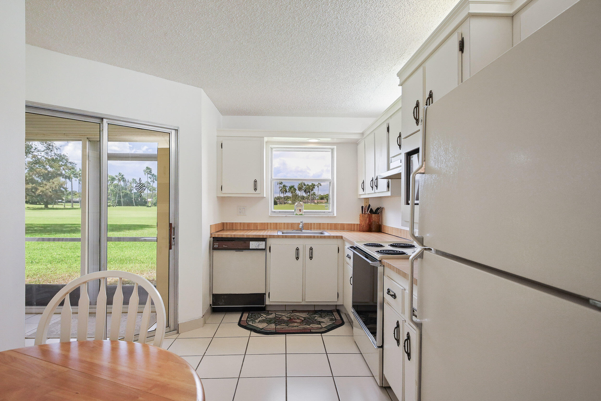 3951 Via Poinciana 114 Property Photo 6