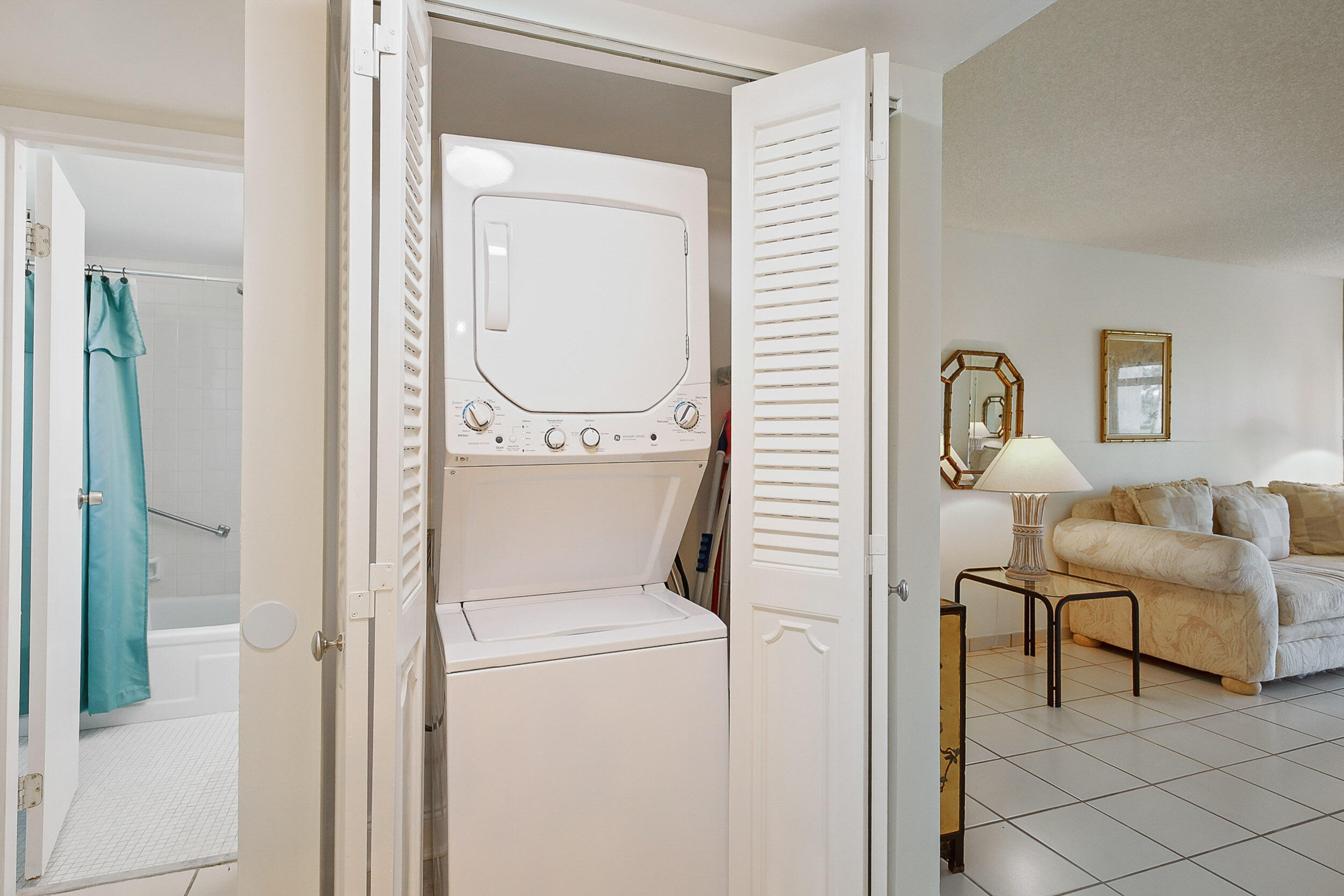 3951 Via Poinciana 114 Property Photo 11