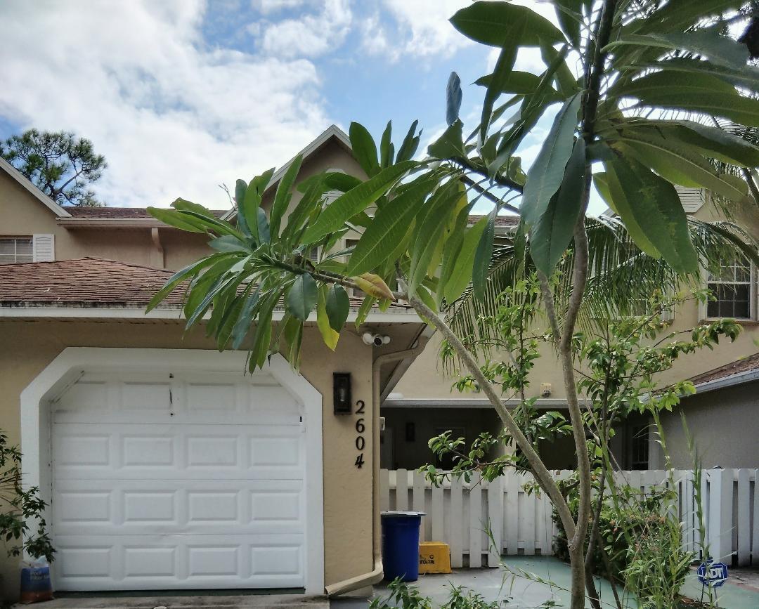 2604 Maplewood Drive Property Photo 1