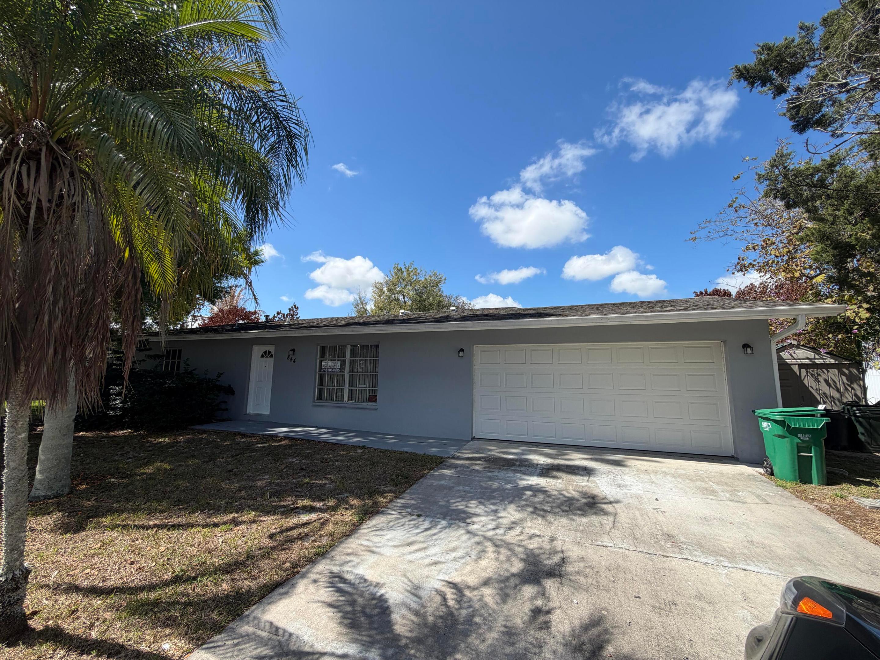 844 SE Festivo Court Property Photo 1