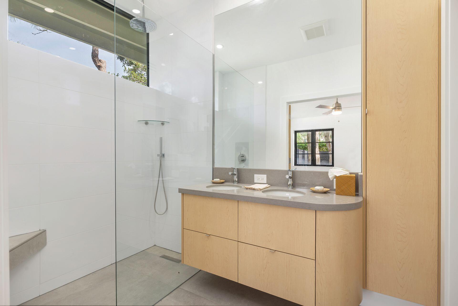 7512 W Lake Drive Property Photo 13