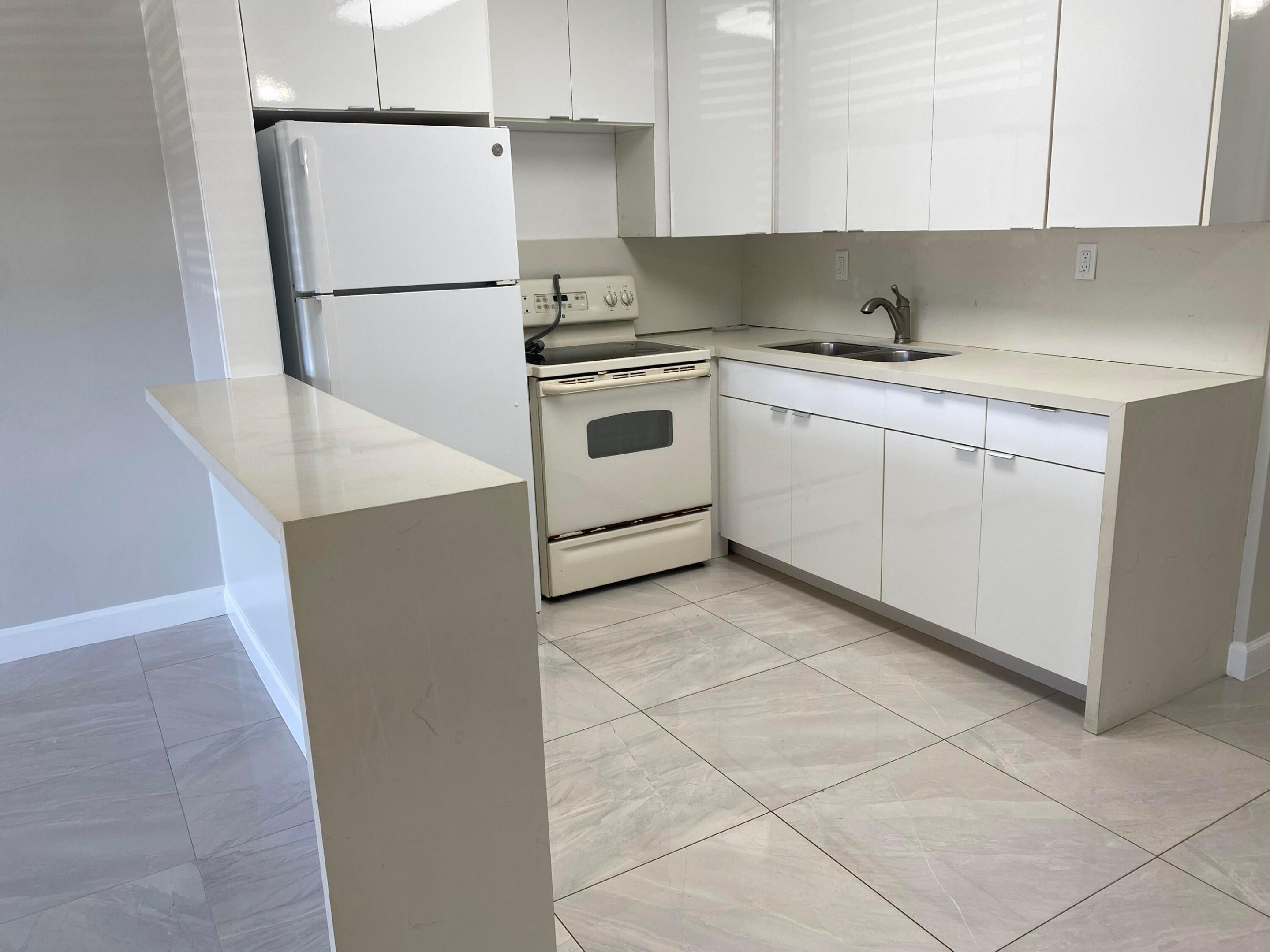 7 KINGSWOOD A Property Photo 1