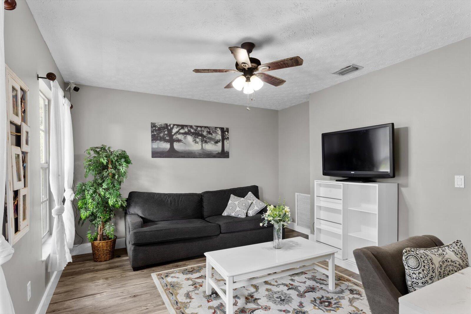 10612 Pine Cone Lane Property Photo 11