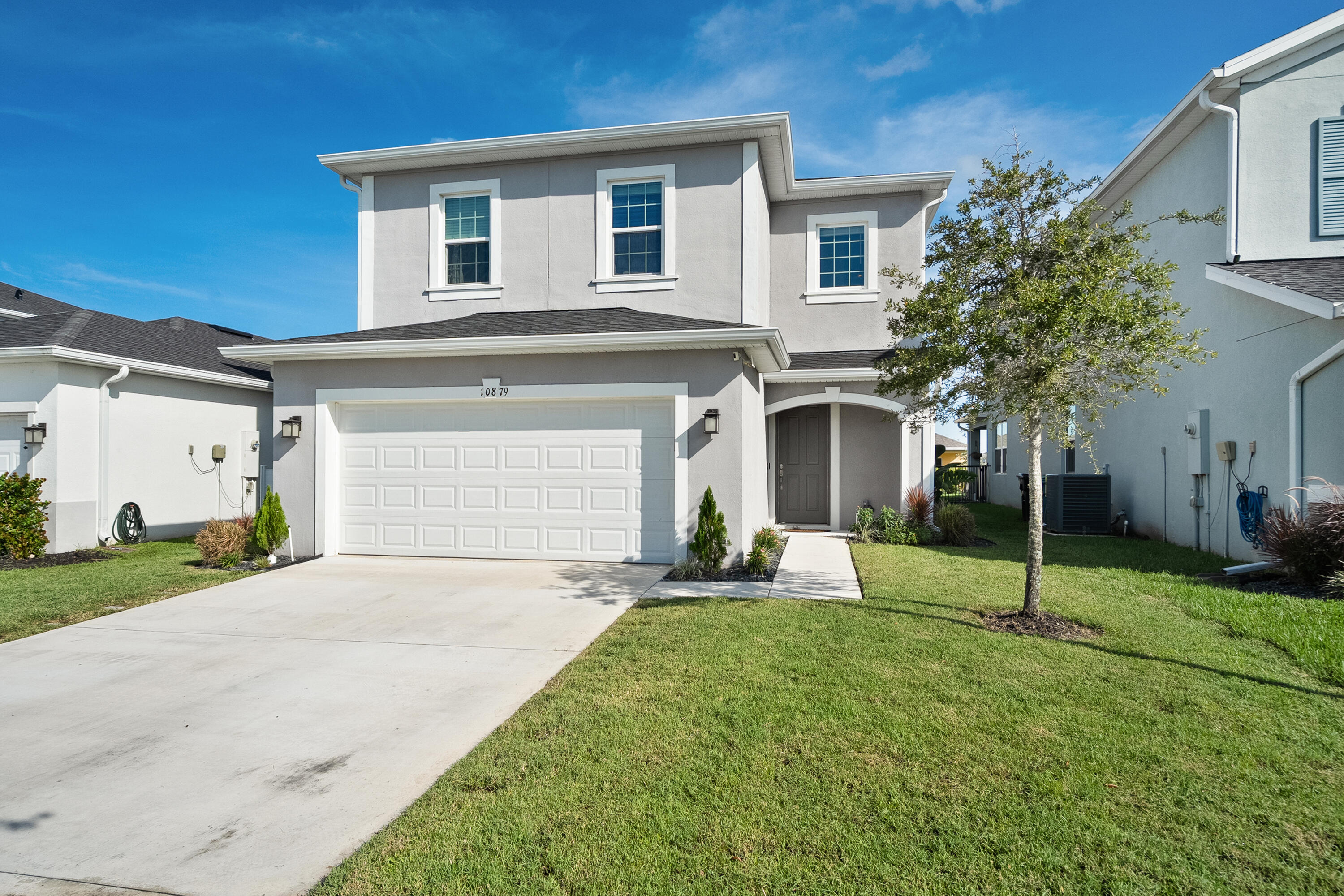 10879 SW ROBBIA Way Property Photo 1
