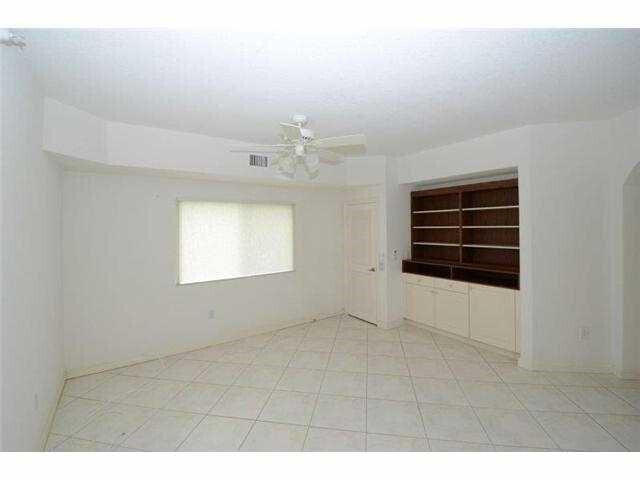 7715 Southampton Terrace 415 Property Photo 4