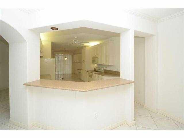 7715 Southampton Terrace 415 Property Photo 5