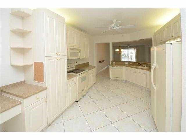 7715 Southampton Terrace 415 Property Photo 8