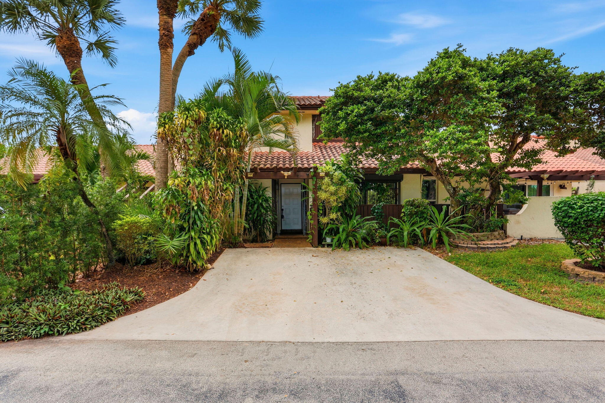 6850 Tiburon Drive Property Photo 1