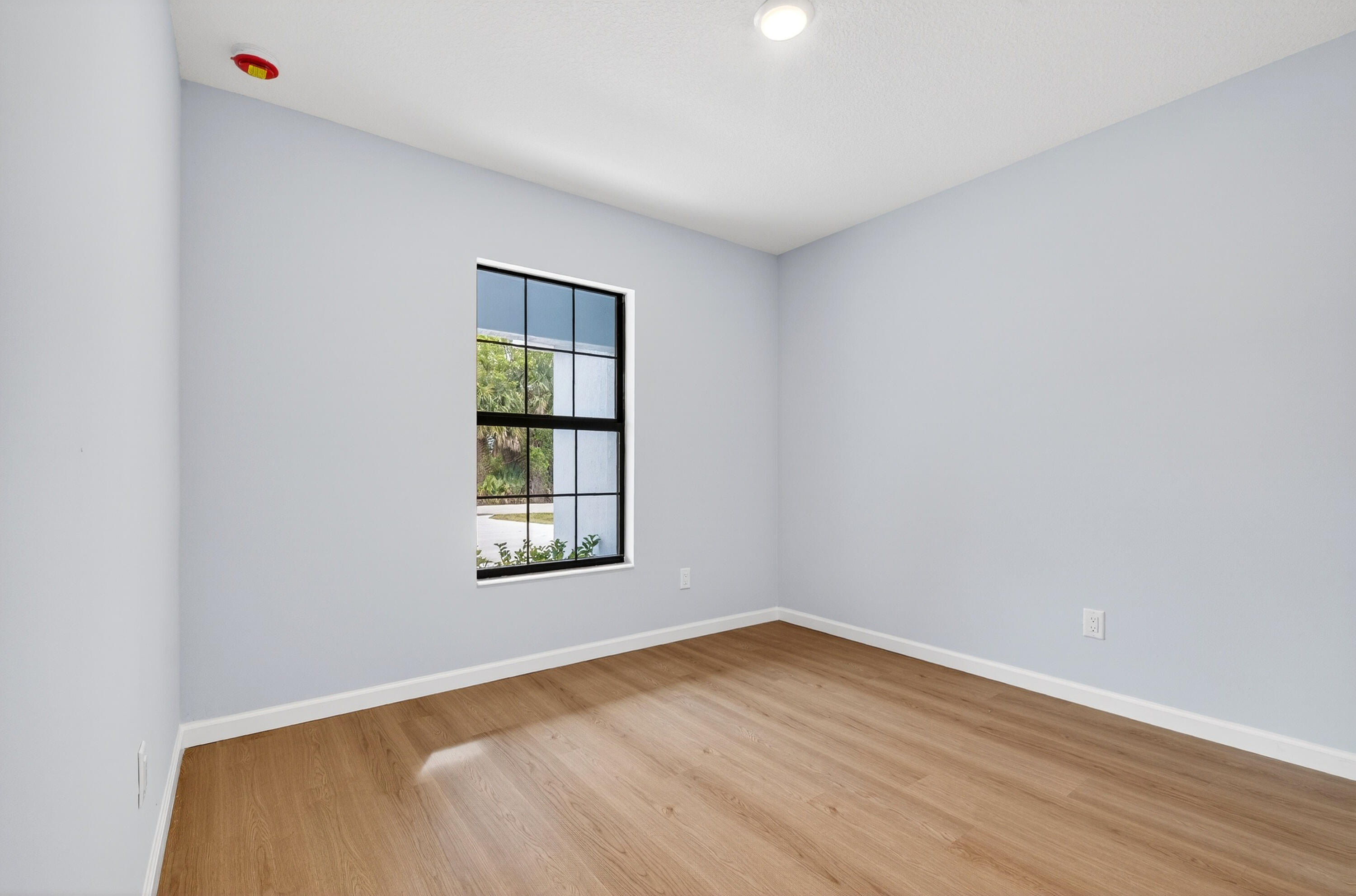 2875 Nw 32nd Avenue Property Photo 9