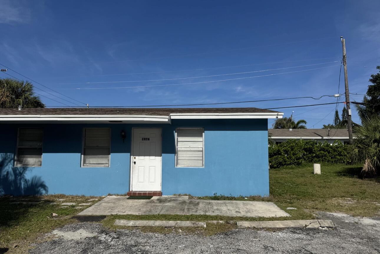 1976 Windsor Drive Property Photo 1
