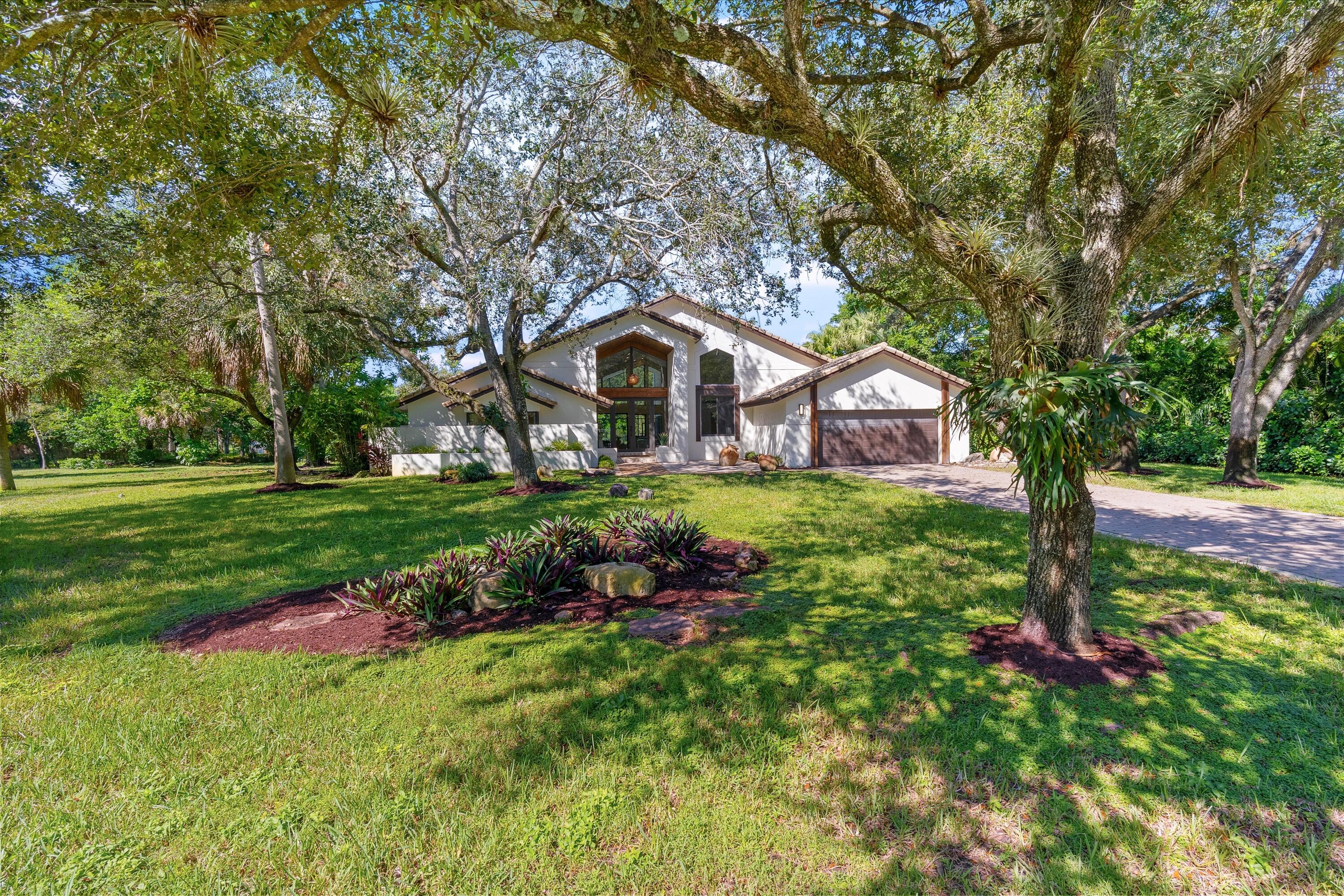 6901 Nw 61st Avenue Property Photo 1