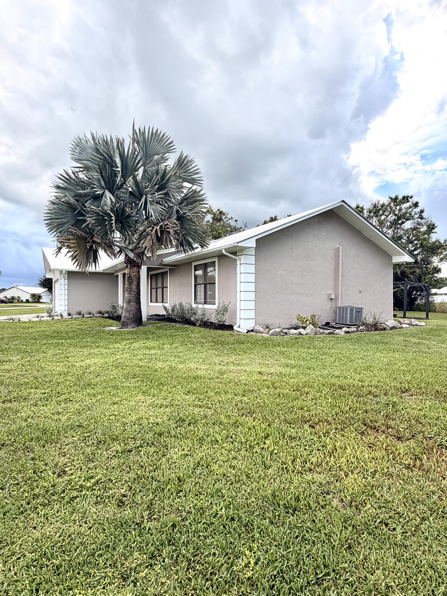 1051 Sw 83rd Avenue Property Photo 5