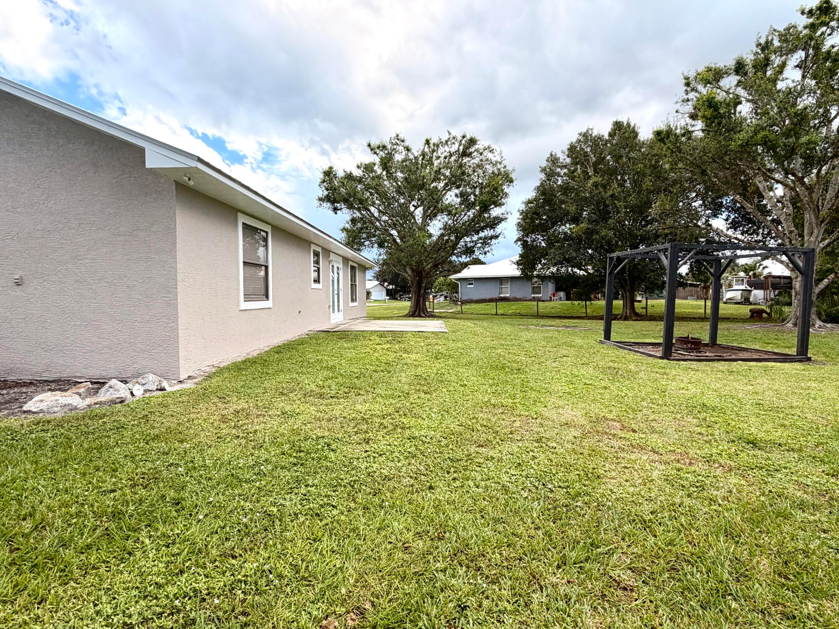 1051 Sw 83rd Avenue Property Photo 7