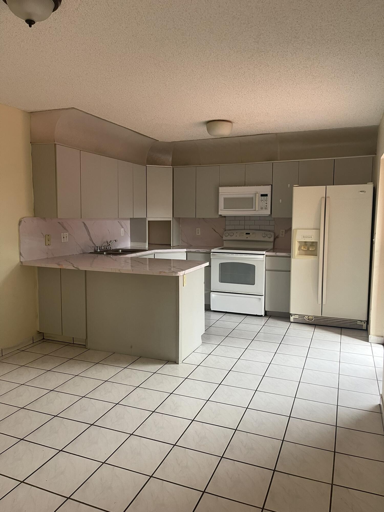 6125 Seven Springs Boulevard Property Photo 5