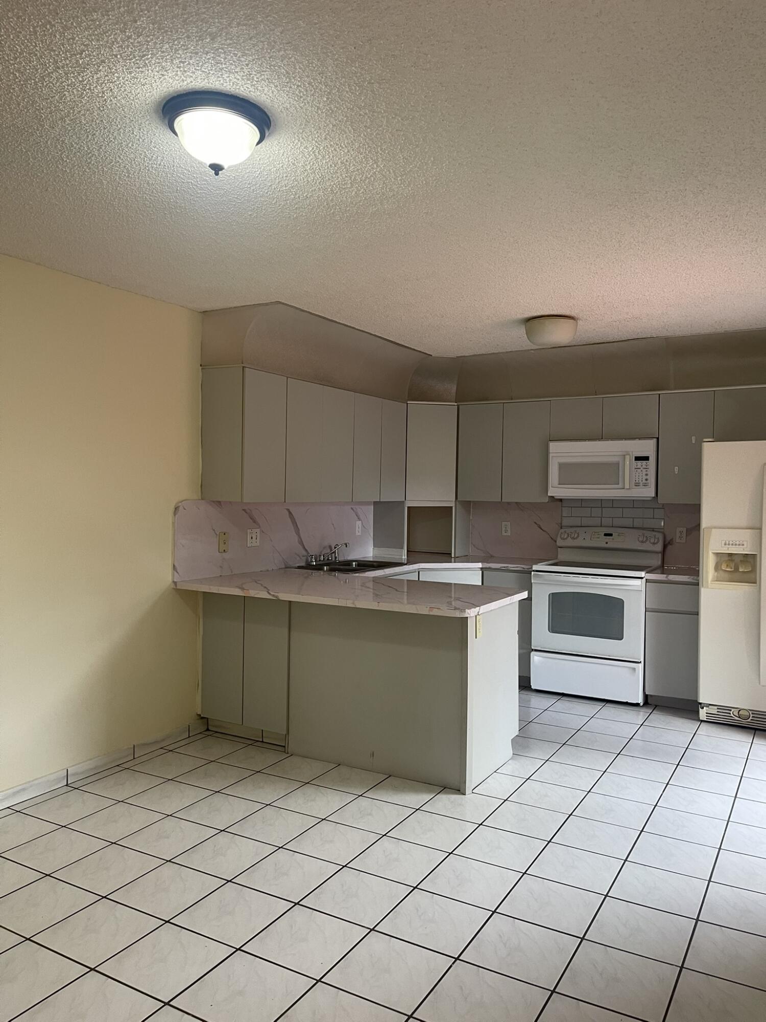 6125 Seven Springs Boulevard Property Photo 6