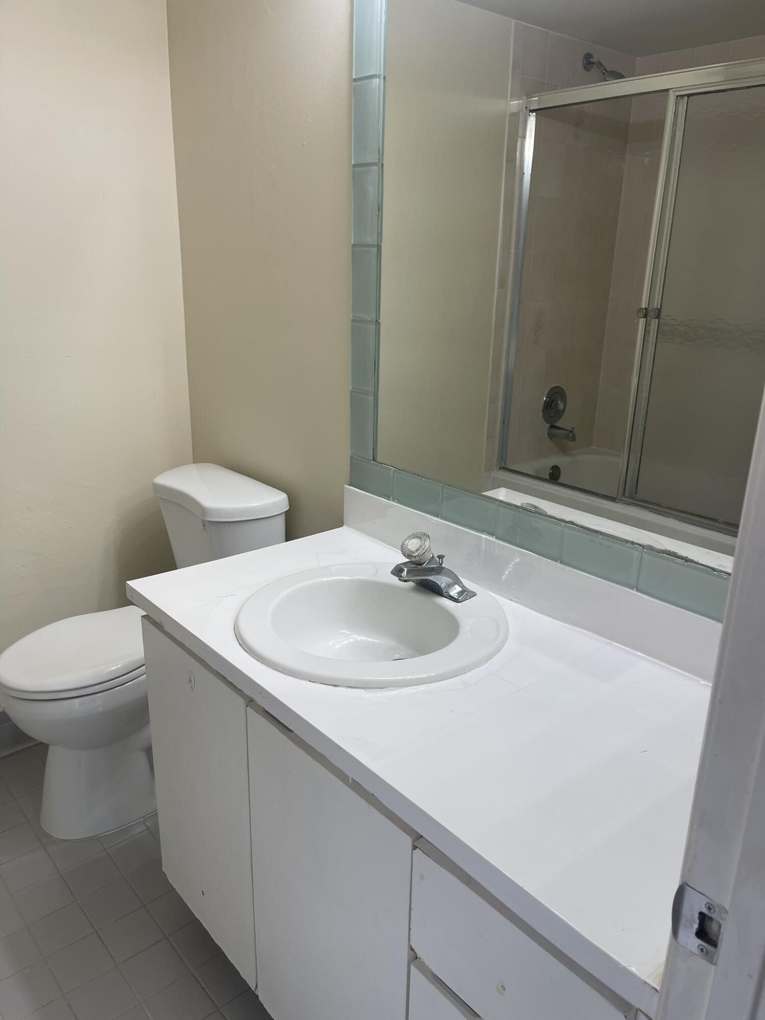 6125 Seven Springs Boulevard Property Photo 12