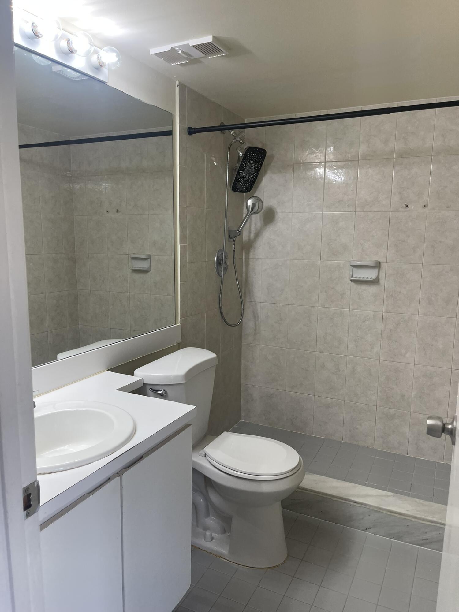 6125 Seven Springs Boulevard Property Photo 14