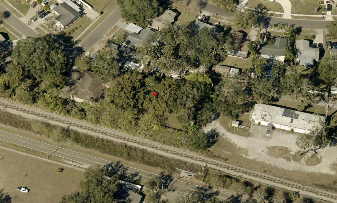122 W Clay Avenue Property Photo 1