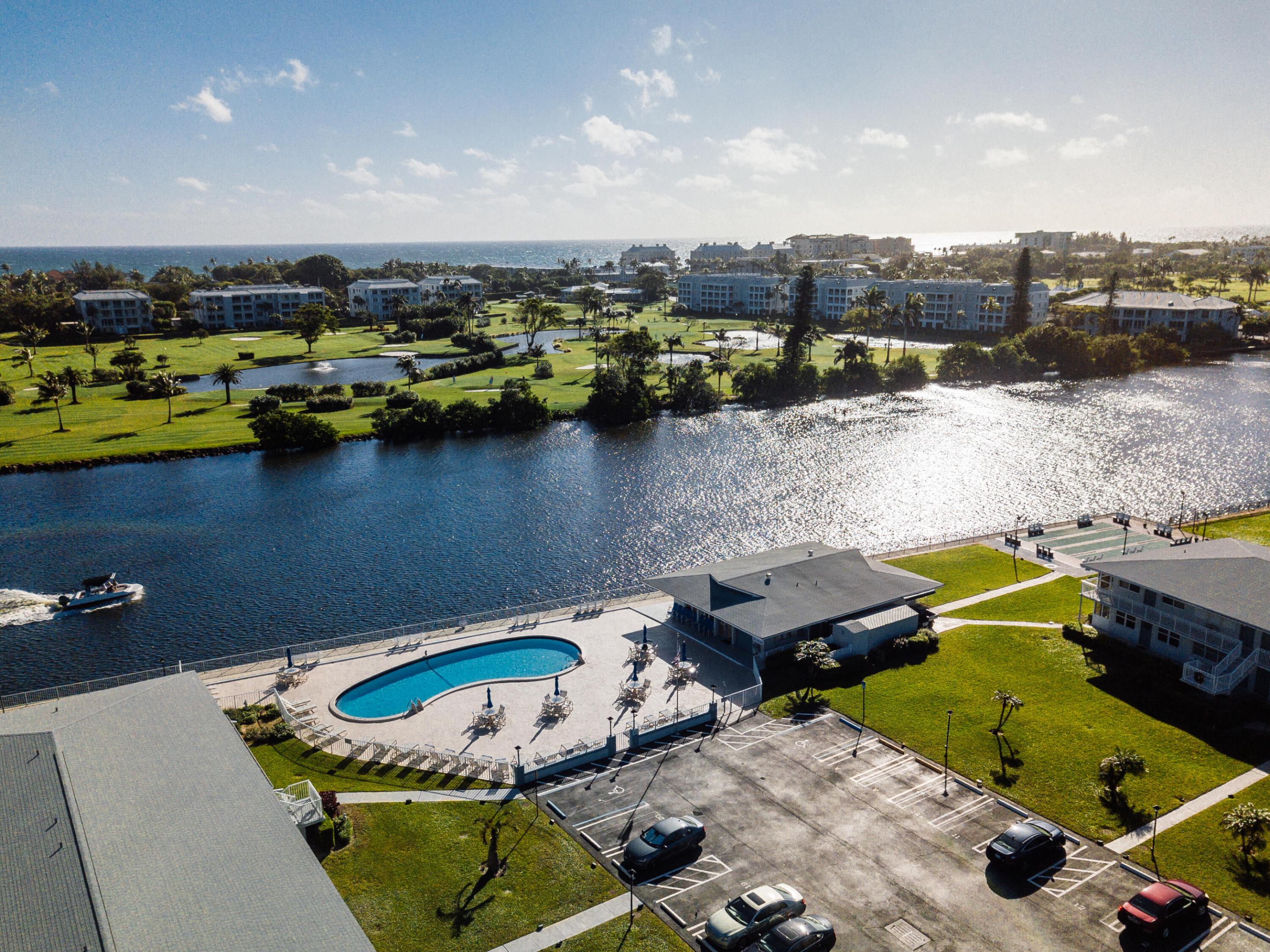 2420 S FEDERAL Highway 10 Property Photo 1