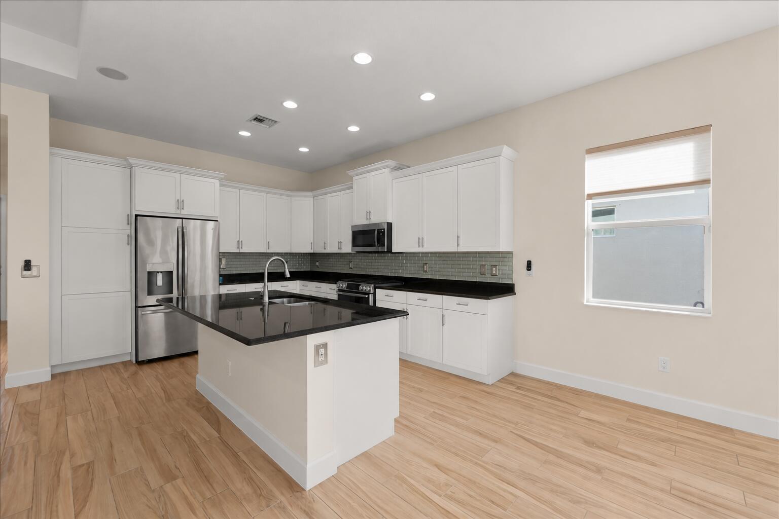 15976 Whippoorwill Circle Property Photo 6