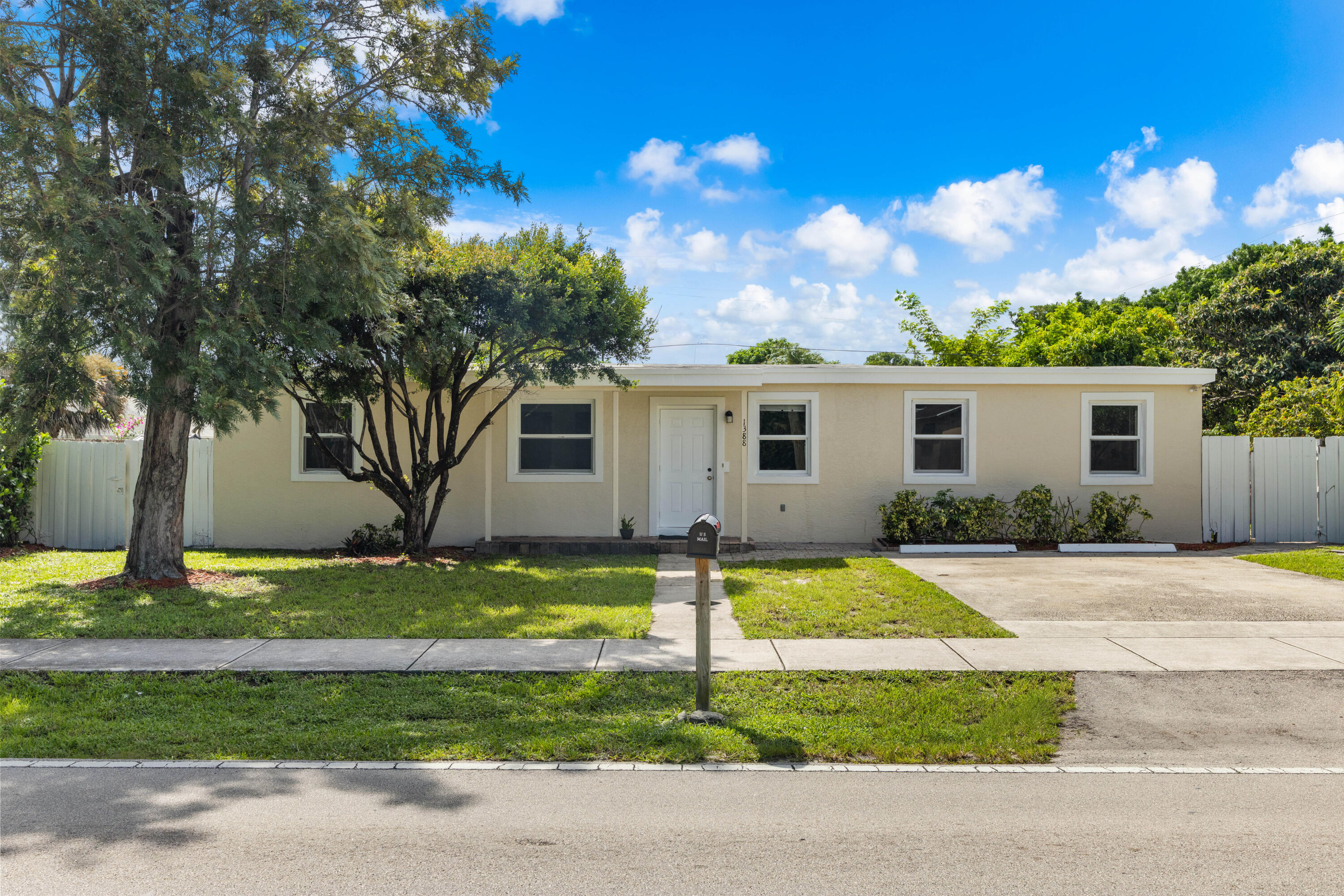 1388 Ne 54th Street Property Photo 2