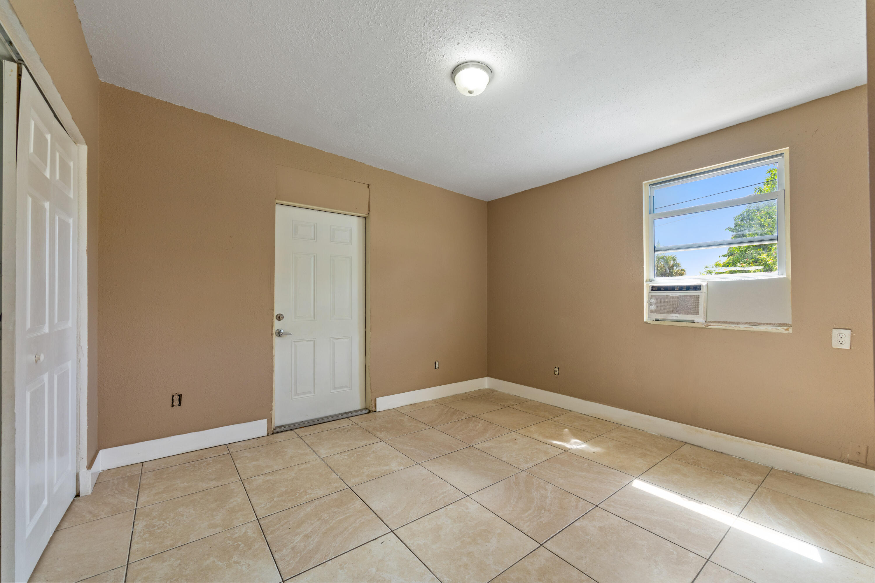 1388 Ne 54th Street Property Photo 14