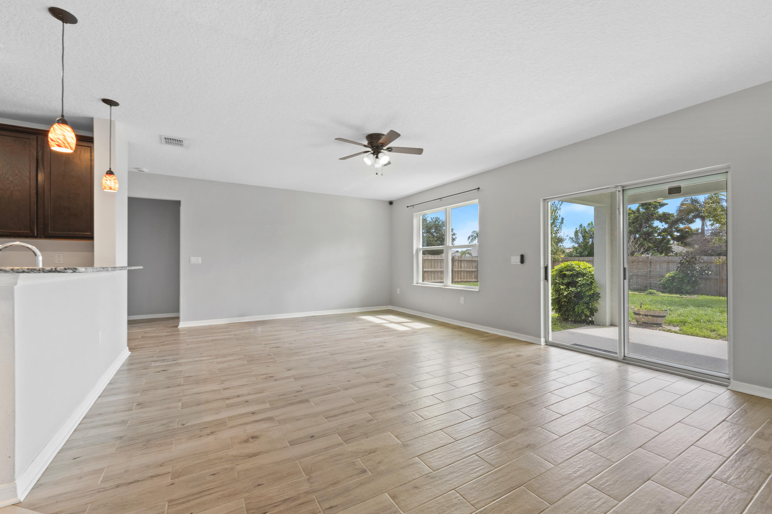770 Sw Saragossa Avenue Property Photo 8