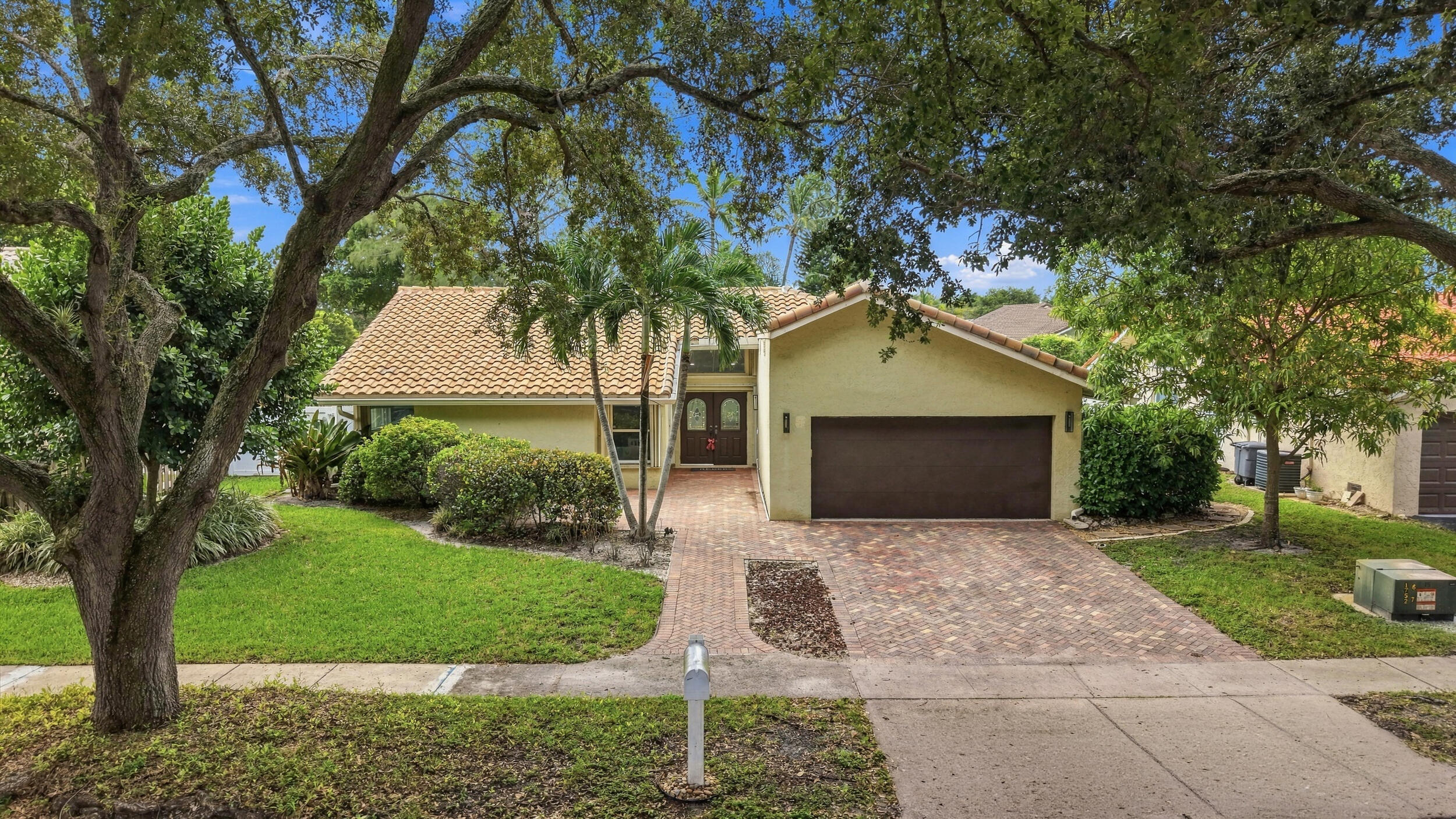 8928 Escondido Way E Property Photo 1