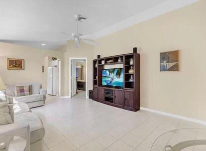 1906 Capeside Circle Property Photo 4