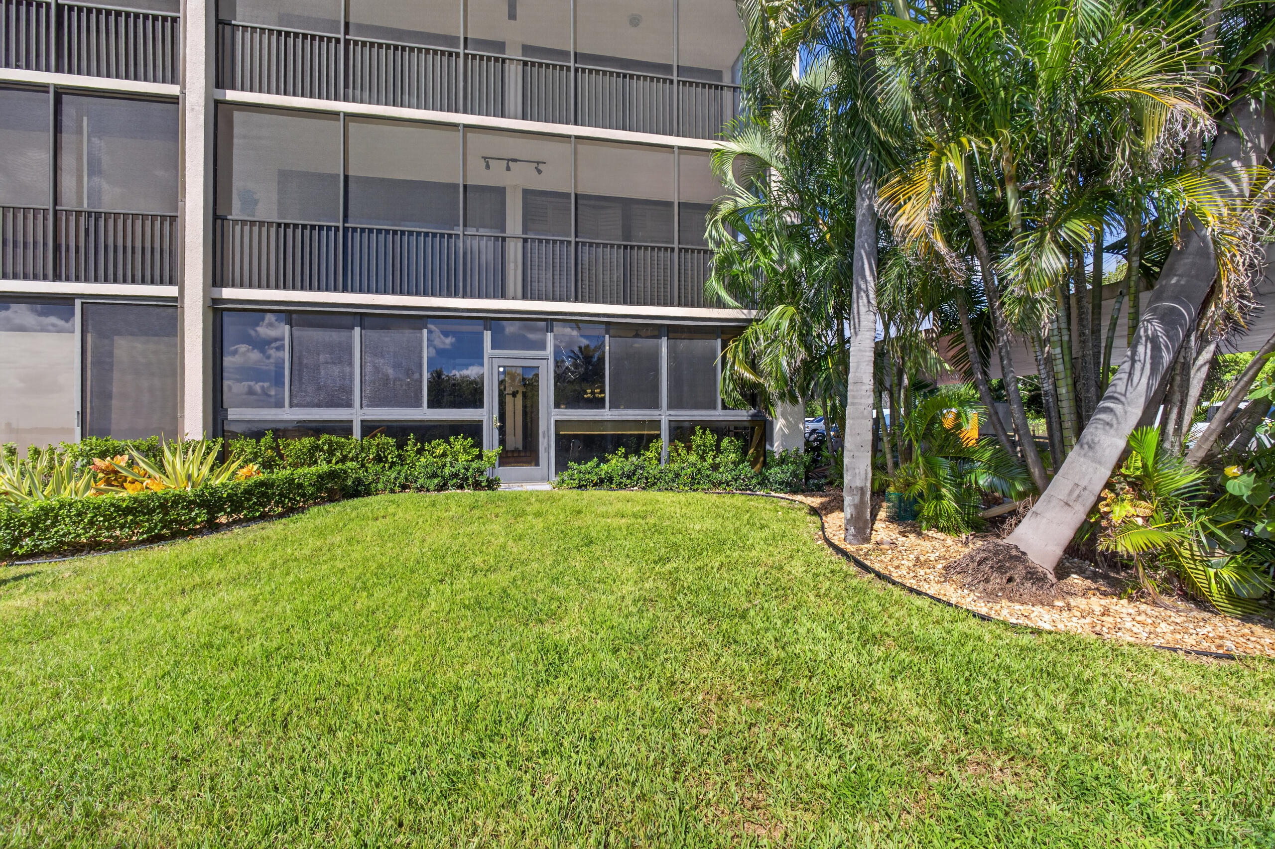 11370 Twelve Oaks Way 111 Property Photo 28
