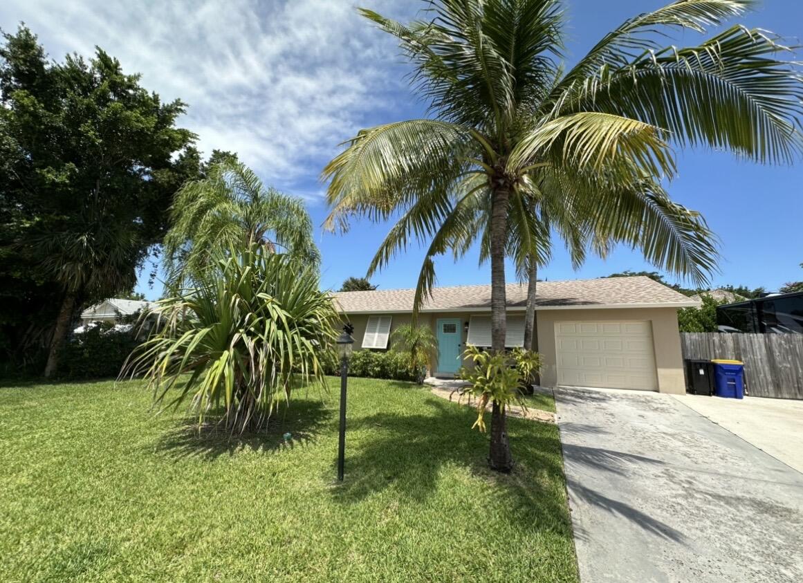 19043 Se Fearnley Drive Property Photo 1