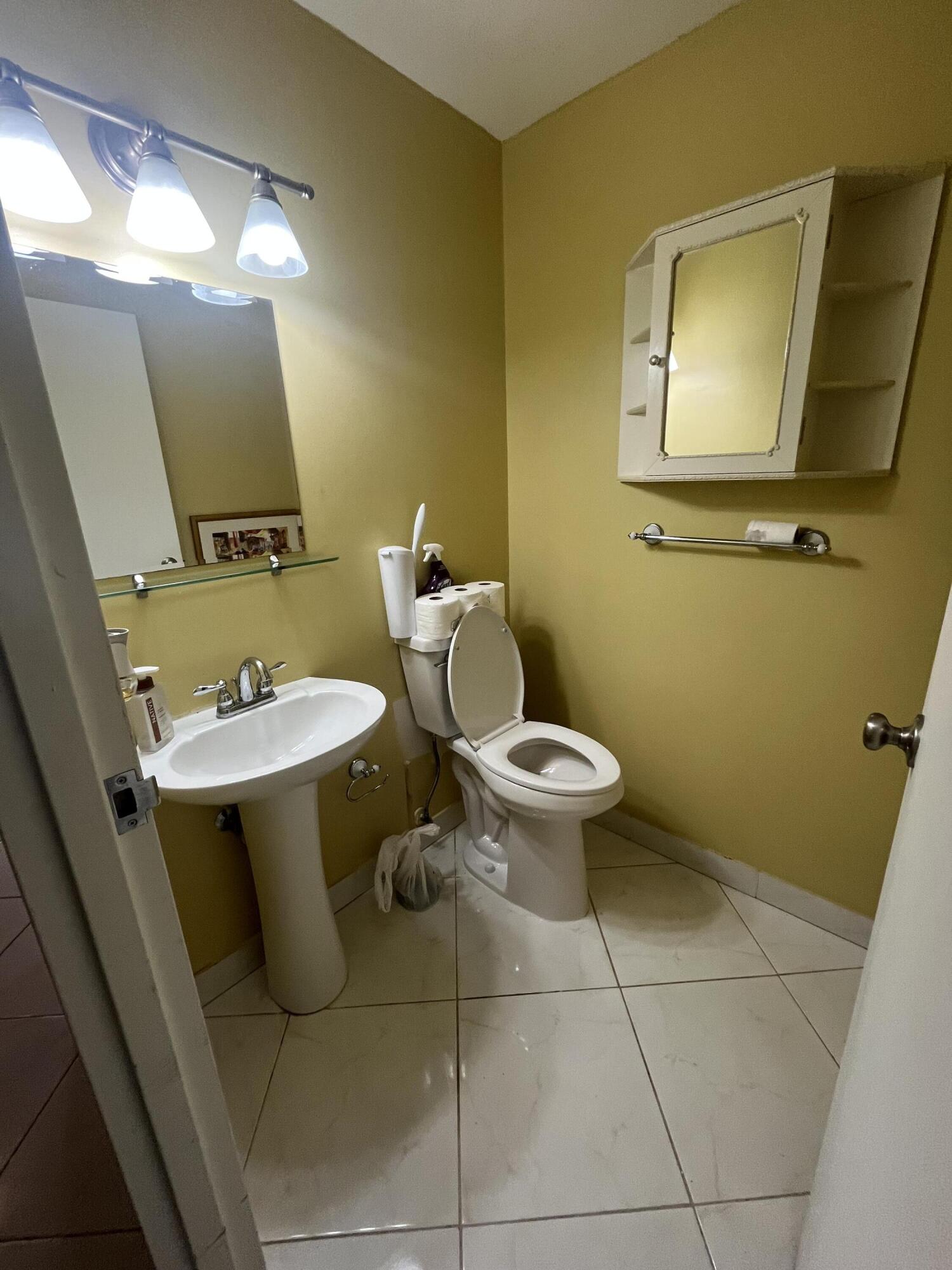 278 Seville L Property Photo 10