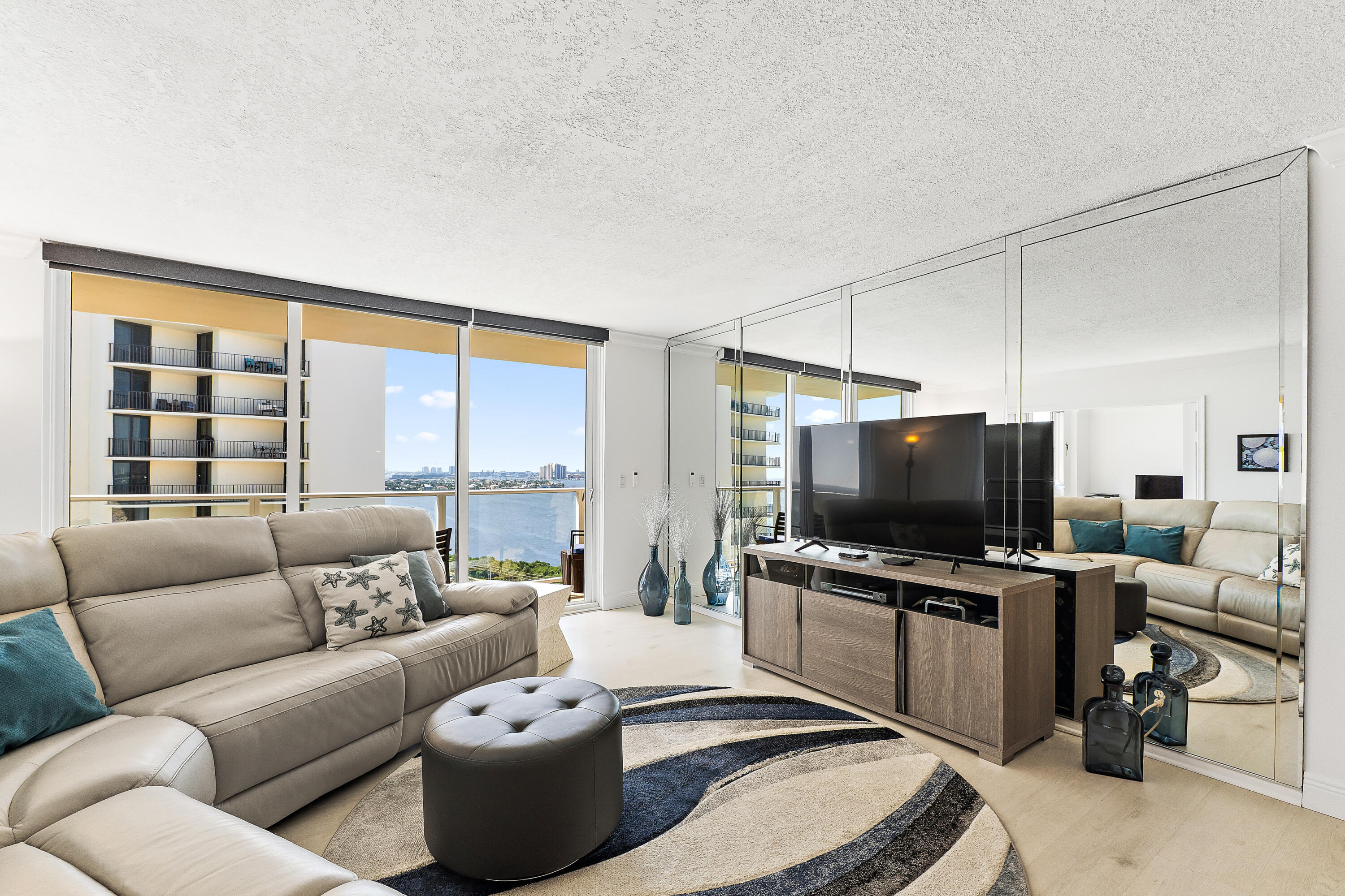 5440 N Ocean Drive Ph205 Property Photo 12