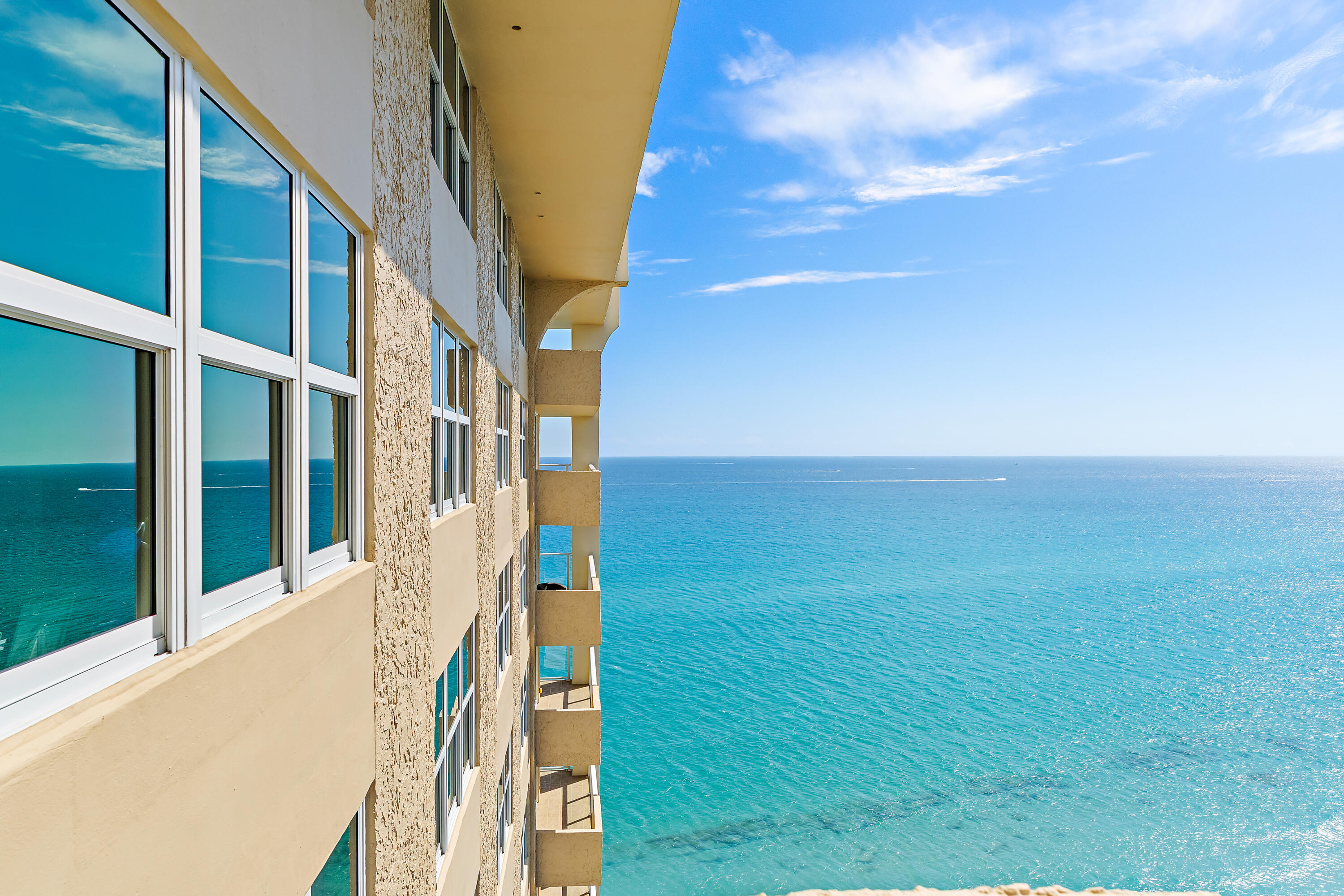 5440 N Ocean Drive Ph205 Property Photo 16