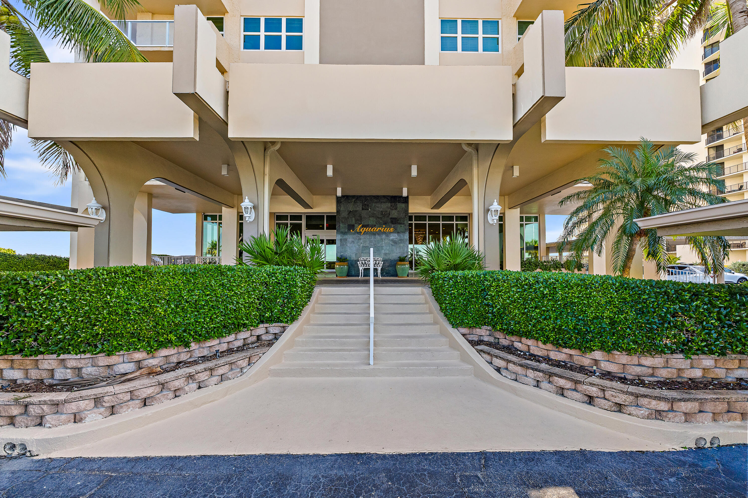 5440 N Ocean Drive Ph205 Property Photo 42