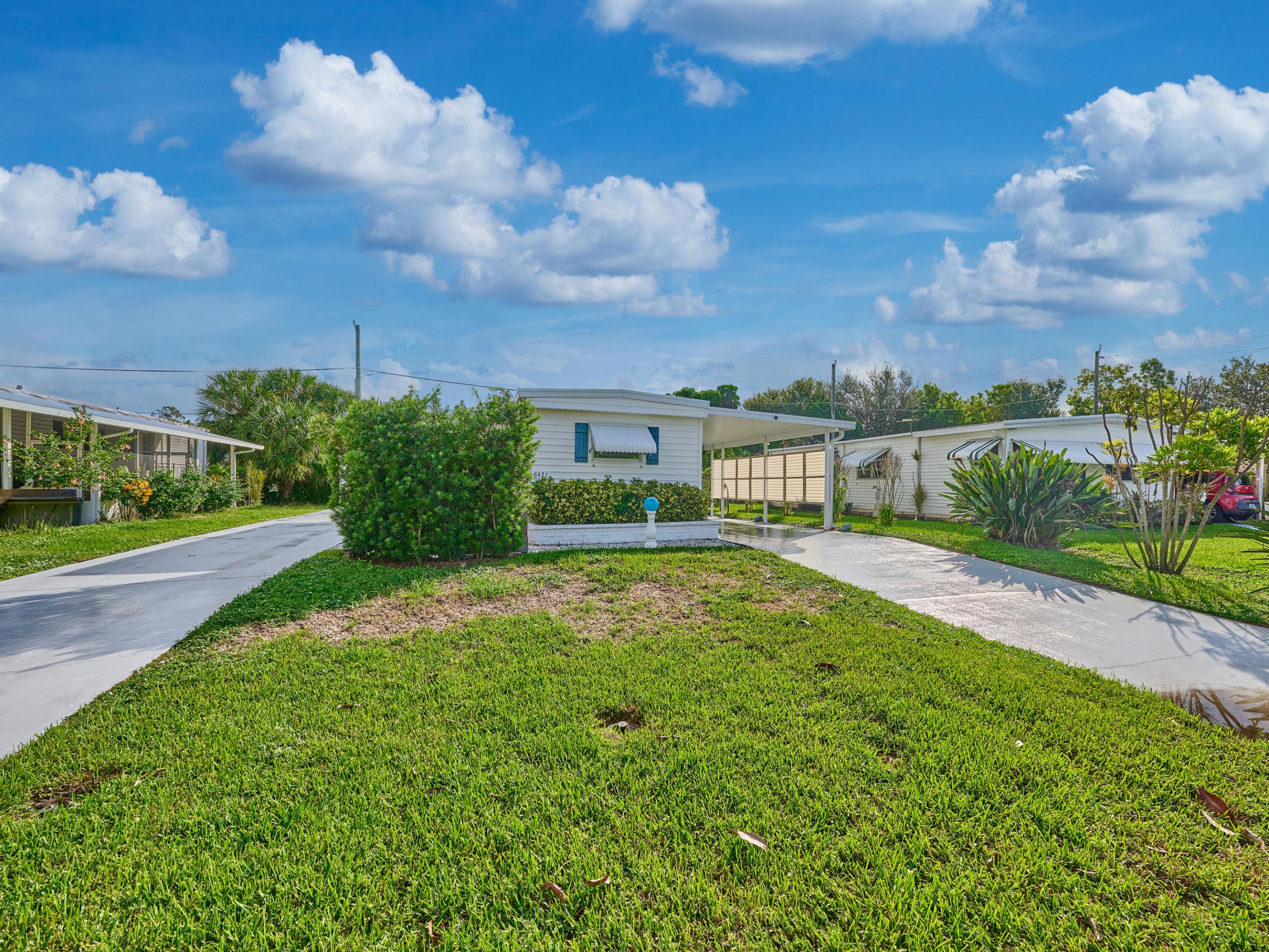 8421 Se Skylark Avenue Property Photo 1