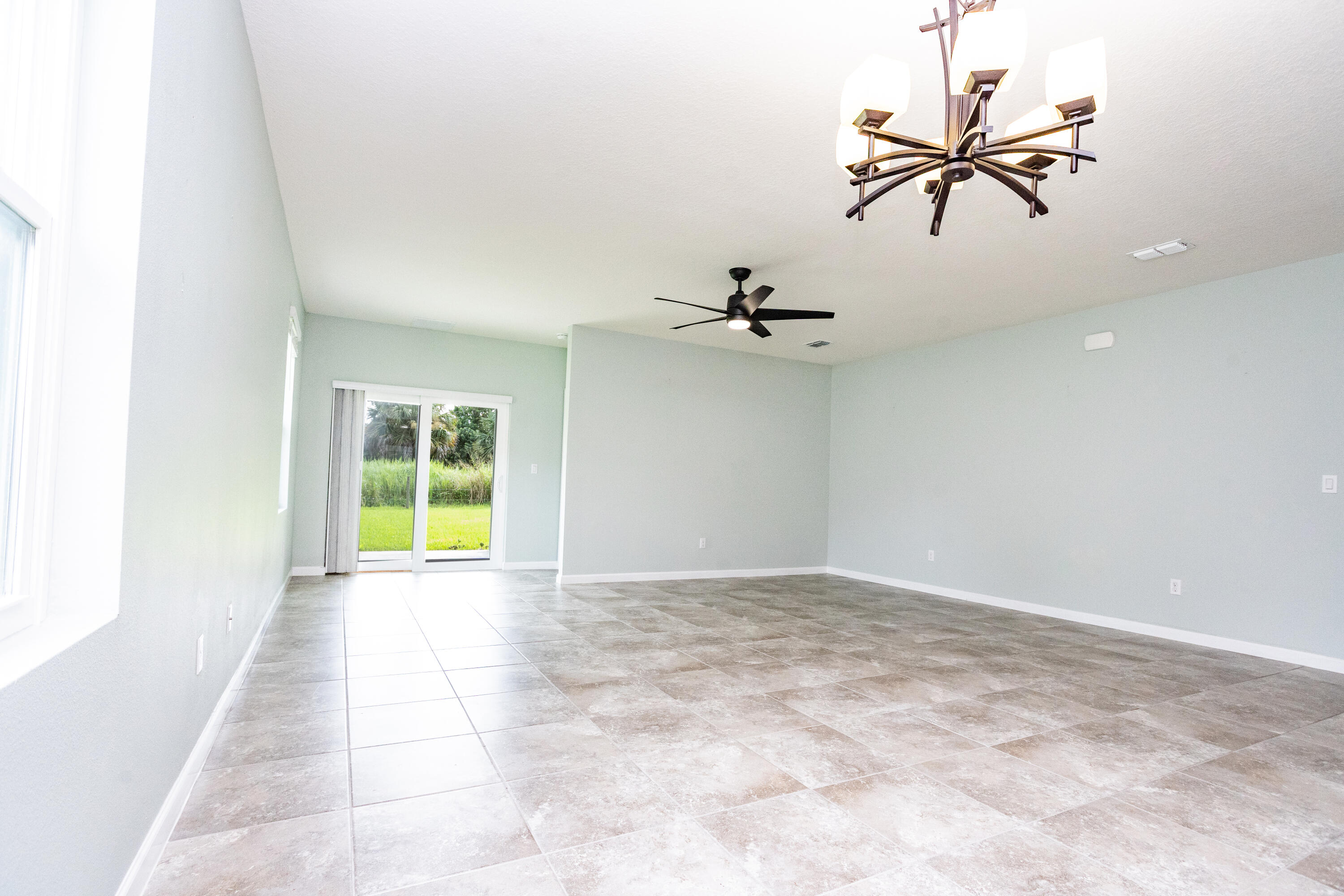 4133 Keeson Circle W Property Photo 3